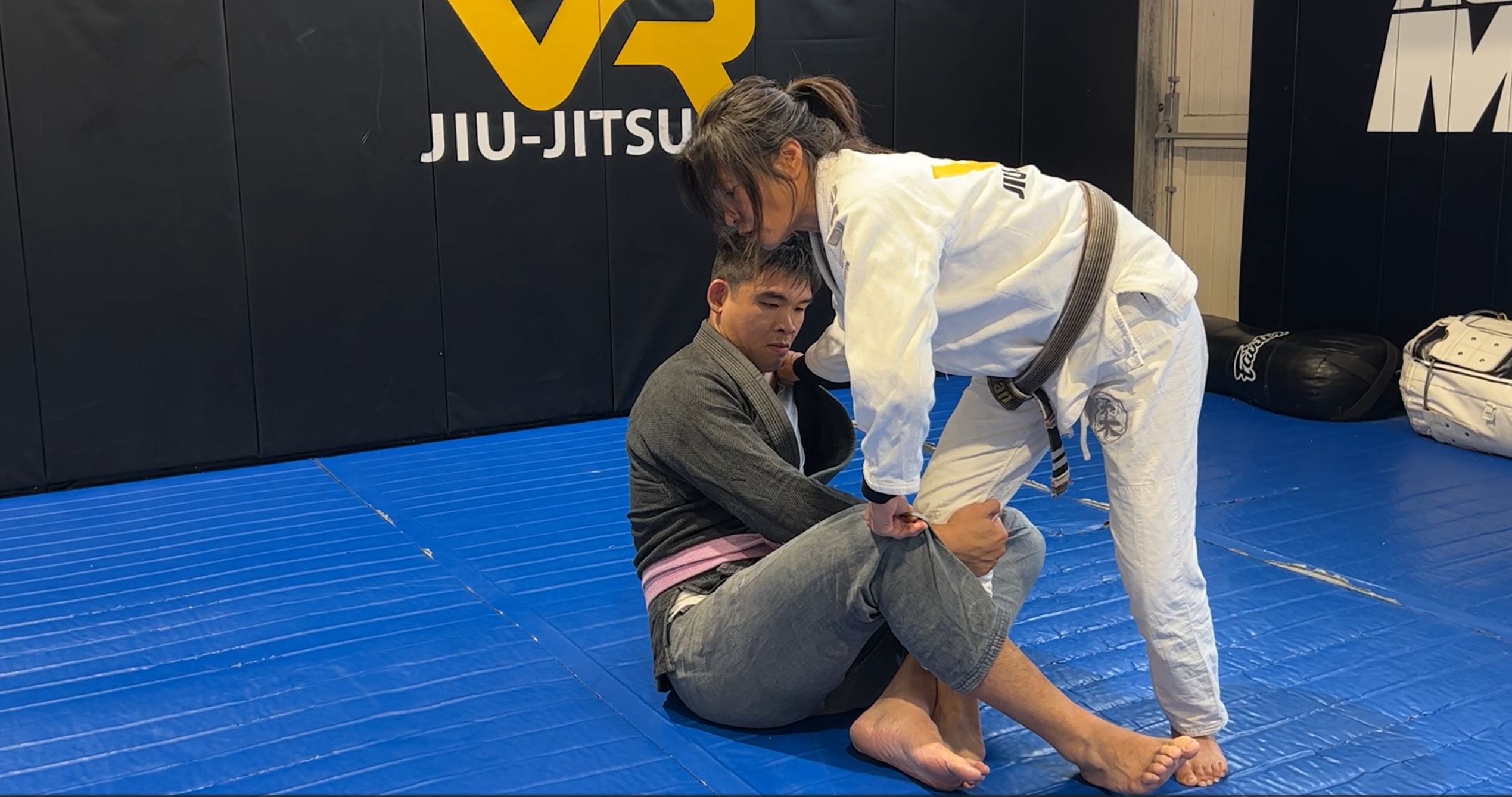 Standing Pass Sequence on the Seated Guard