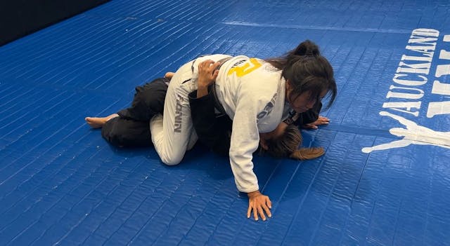 Farside Knee Cut Counter to Underhook...