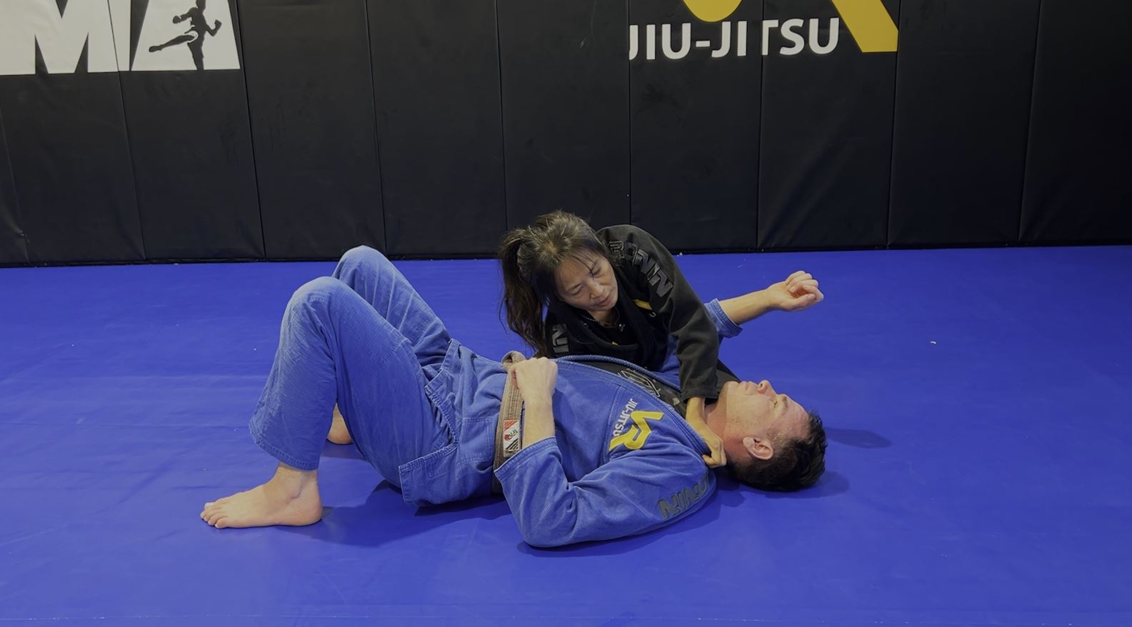 Basic Mechanics of the Paper Cutter Choke from Side Control