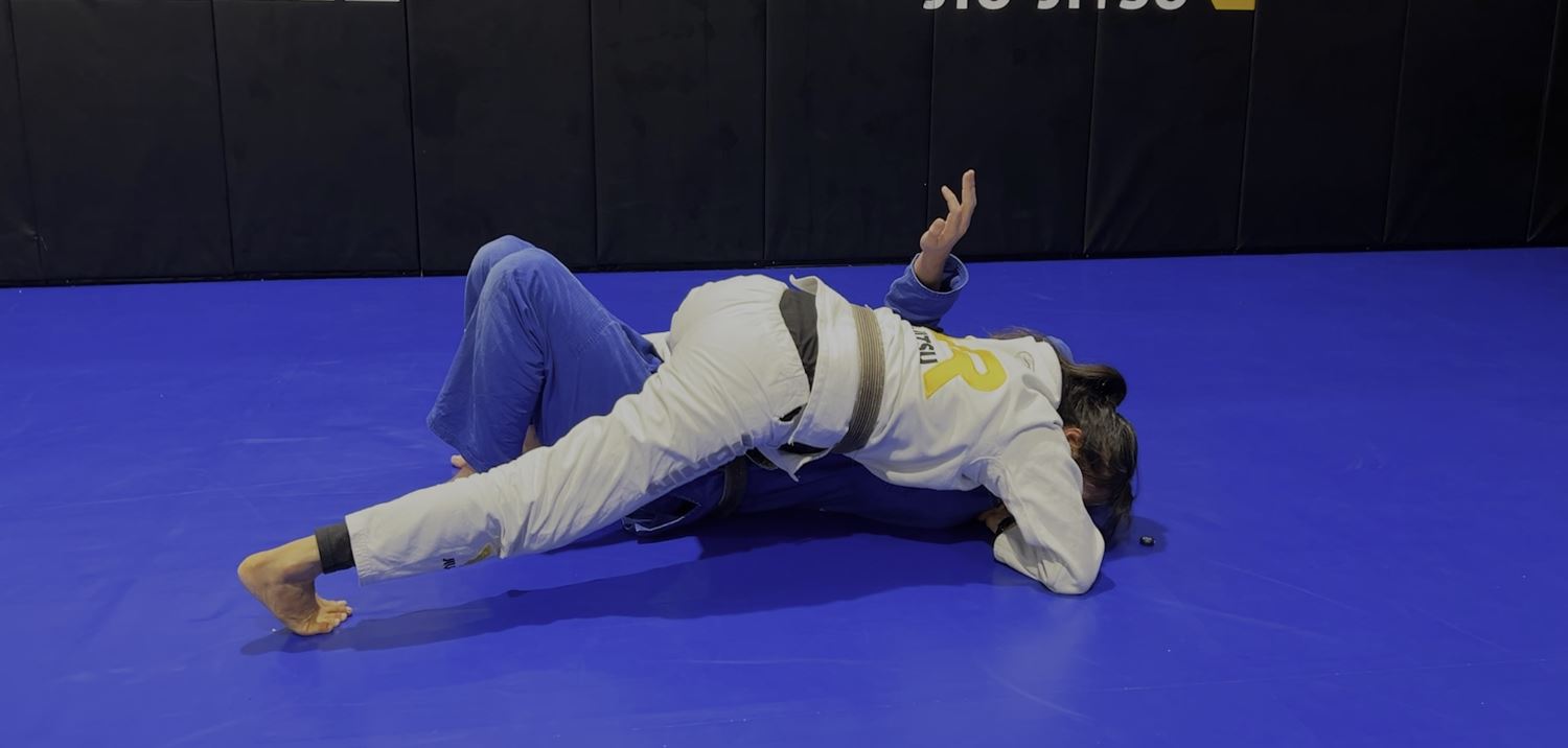 Finishing the Arm Triangle Choke in Mount or Half Guard