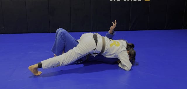 Finishing the Arm Triangle Choke in M...