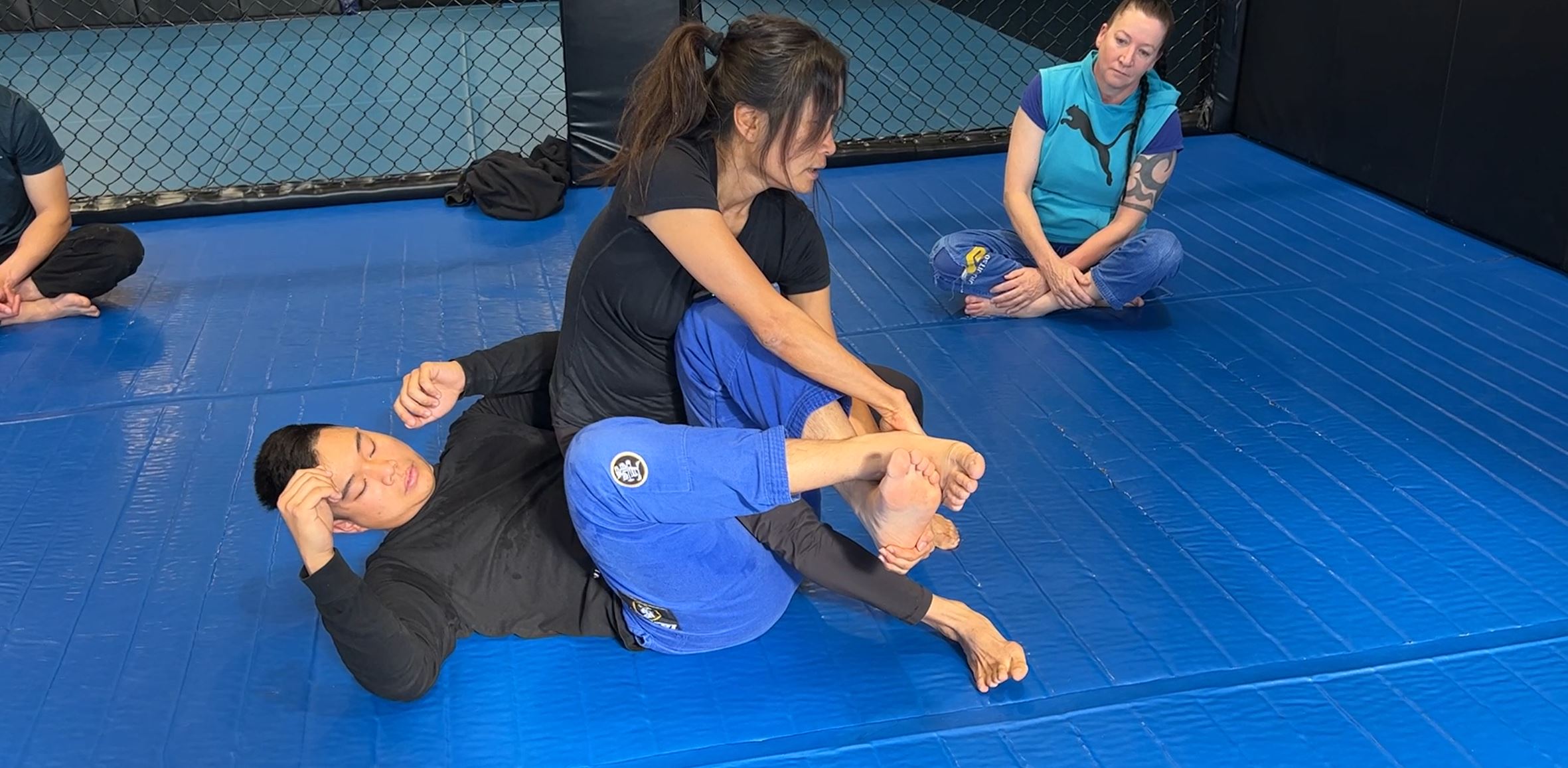 Breaking the Crossed-Leg defense for your Kneebar