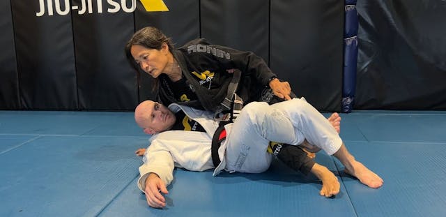 Kneebar Counter to Underhook Half Guard