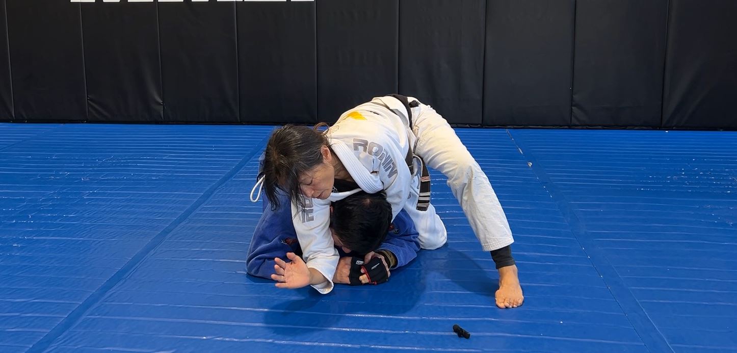 Clock Choke variation with armpit over head
