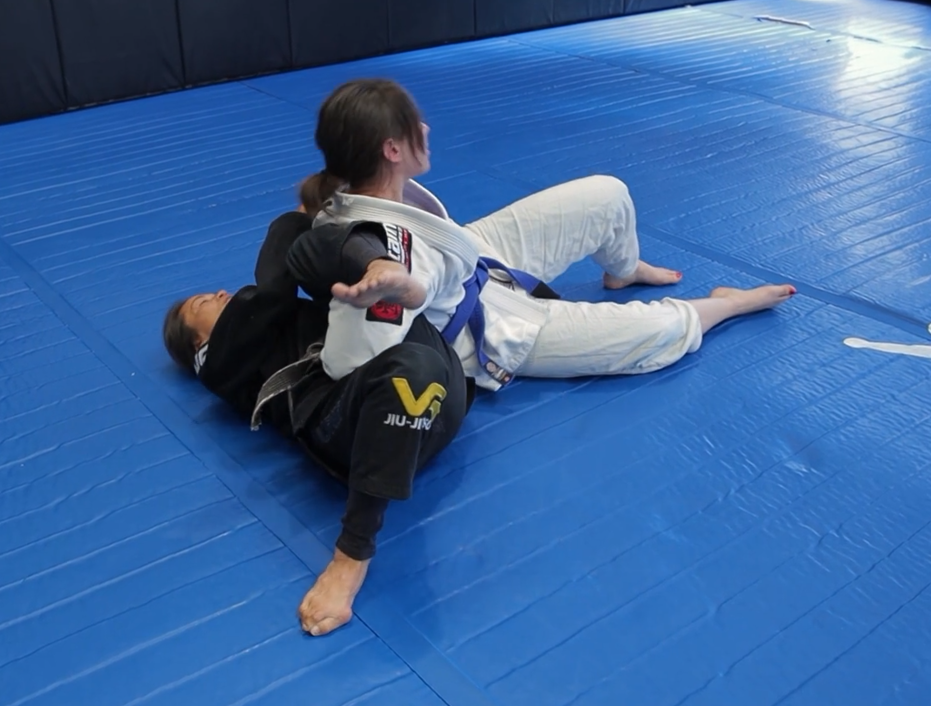 Collar and Sleeve to Omoplata off your back