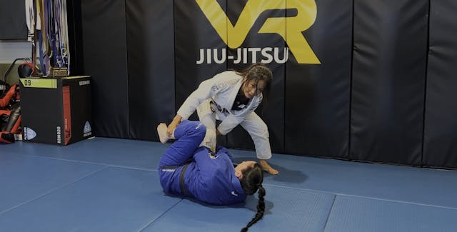 CLASS: Passing the Reverse De La Riva...