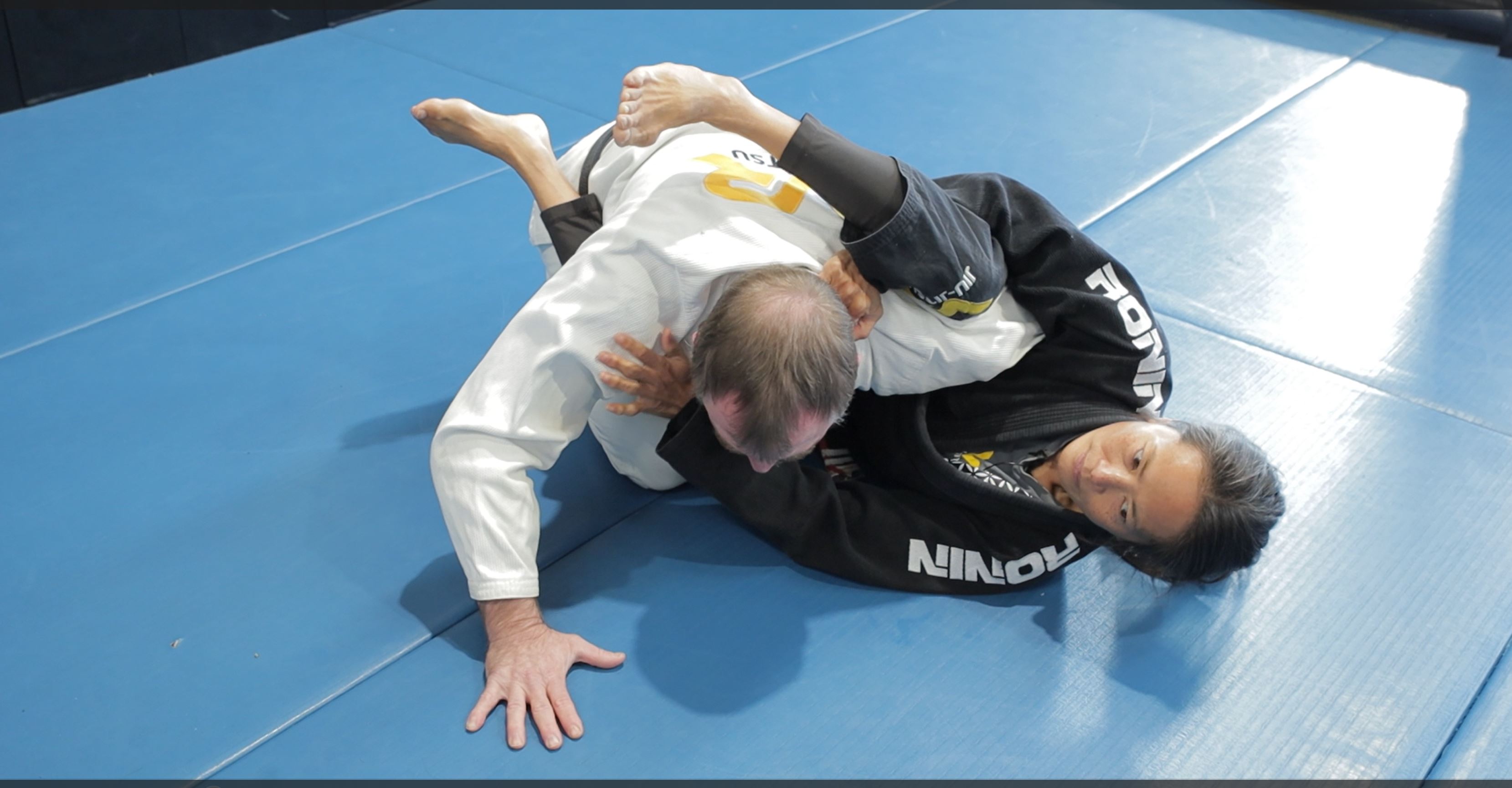 Williams Guard entry from Closed Guard to Omoplata