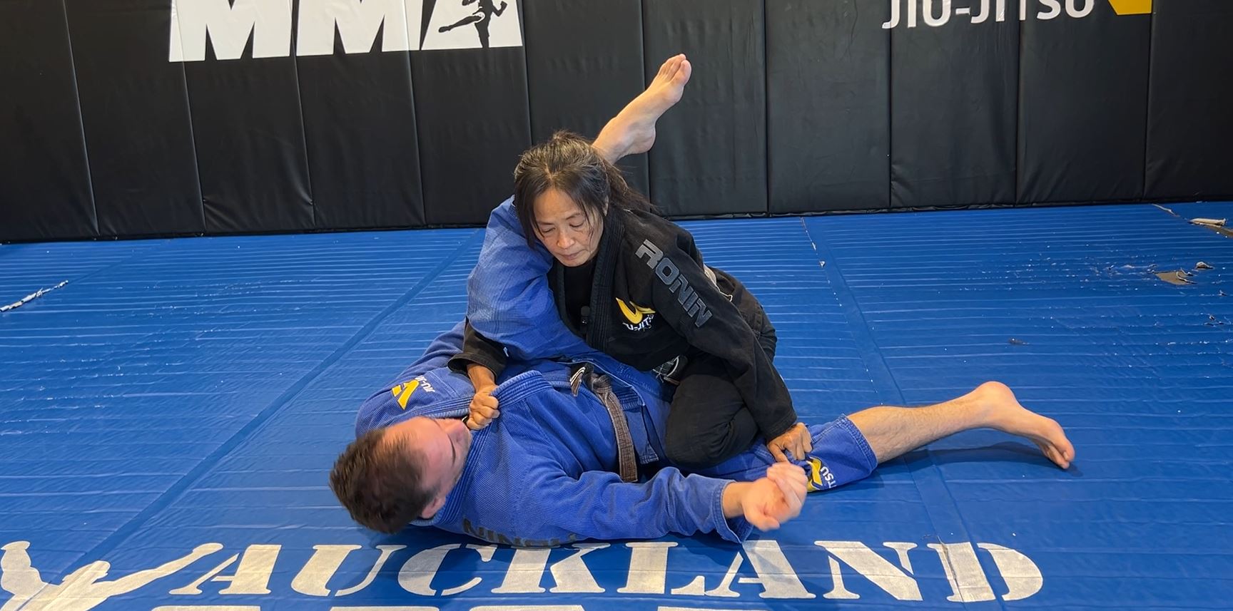 Stack Pass to Knee Cut when opponent defends