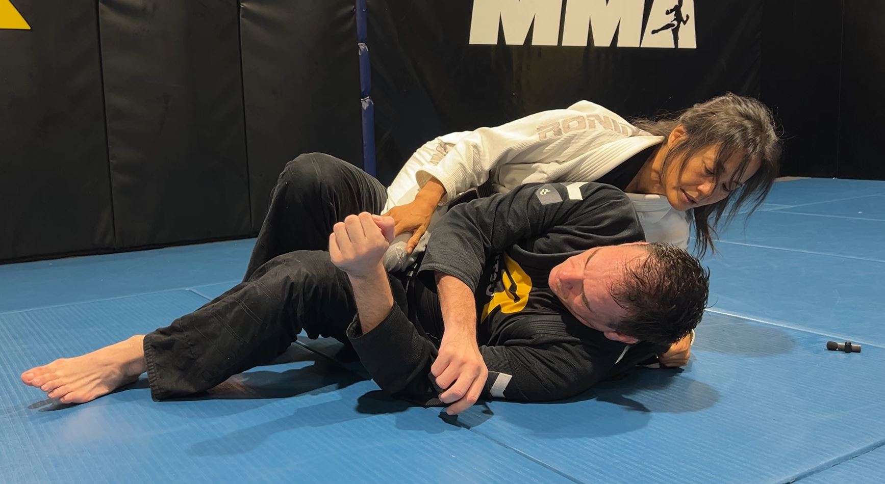 Lapel Backtake from chest-to-chest Half Guard top