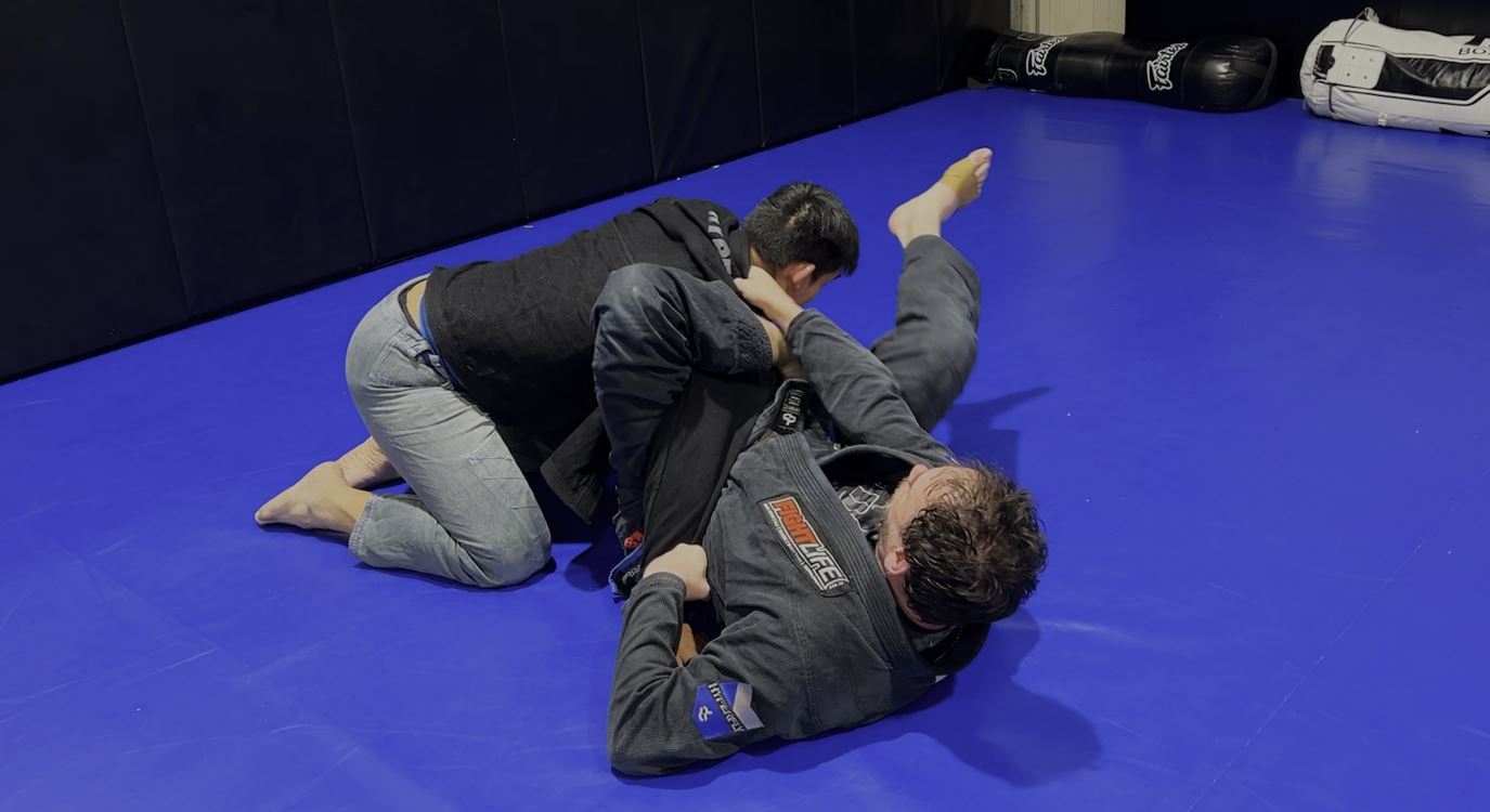 Collar and Sleeve Sweep to Right-Angled Omoplata