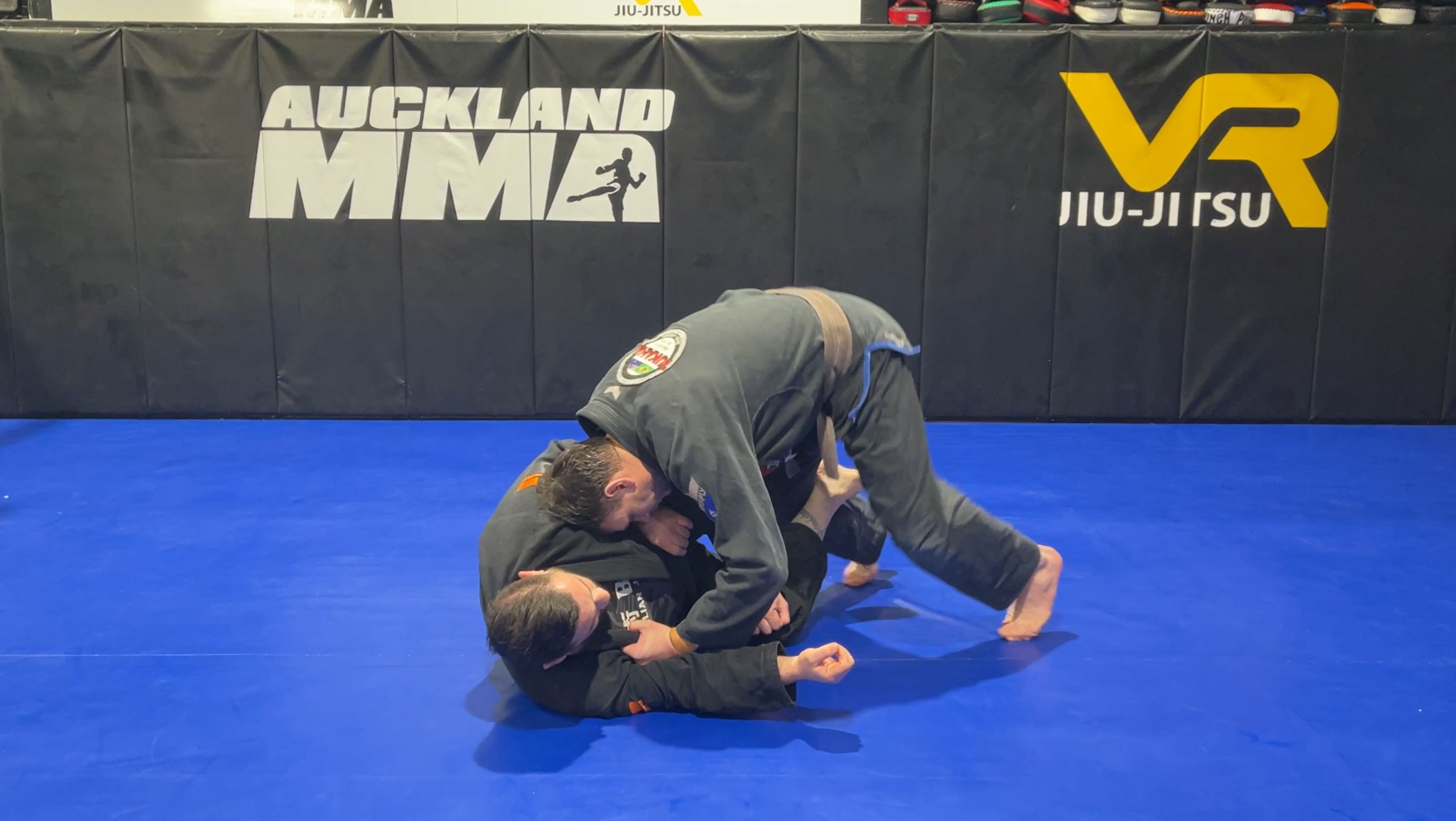 CLASS: Leg Weave Pass from Knee Shield Half Guard (5-Apr-24)