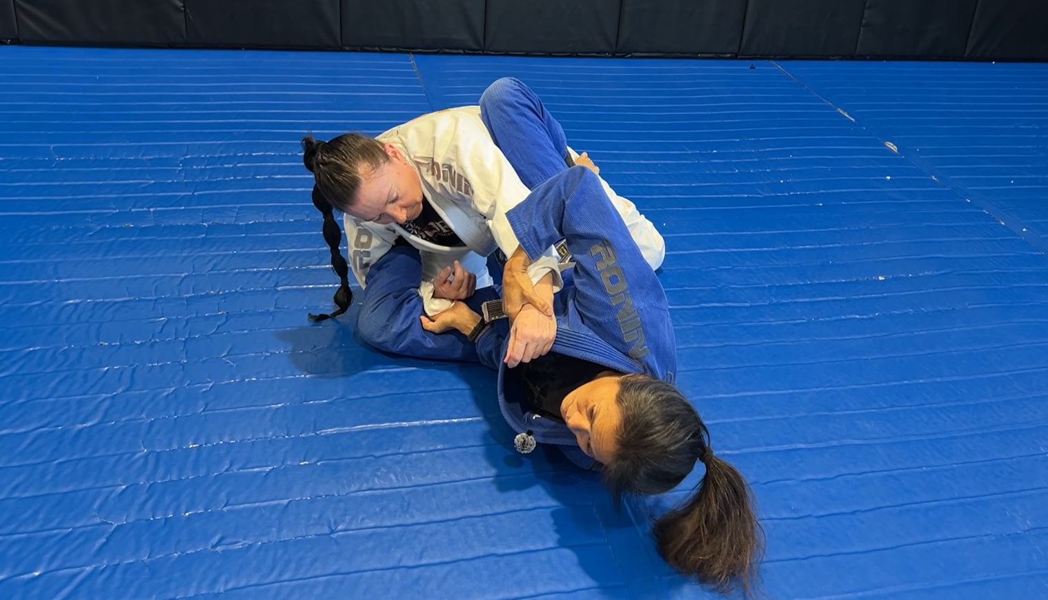 Lasso to farside Corkscrew Armbar (Belly Down Armbar)