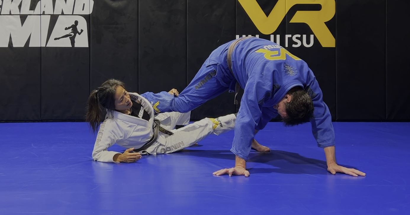 X Guard Get Up Sweep without upper body grips