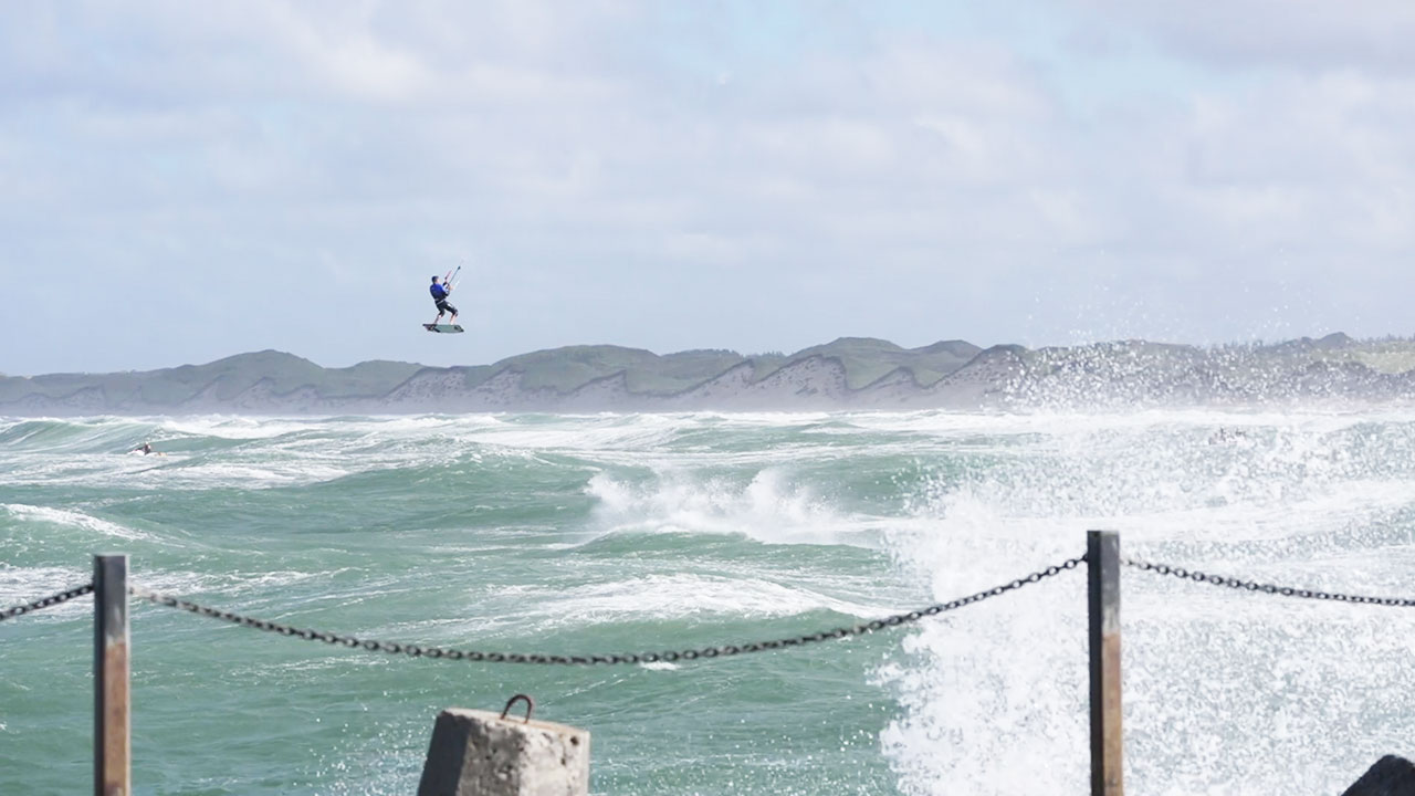 KEVVLOG - Crazy Conditions At The Cold Hawaii Games