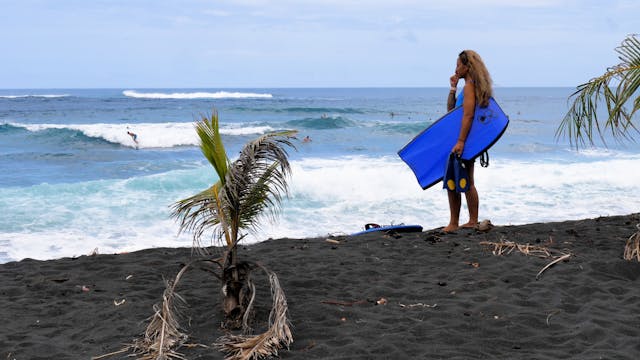 AMY TAURIA : CHAMPIONNE DE BODYBOARD