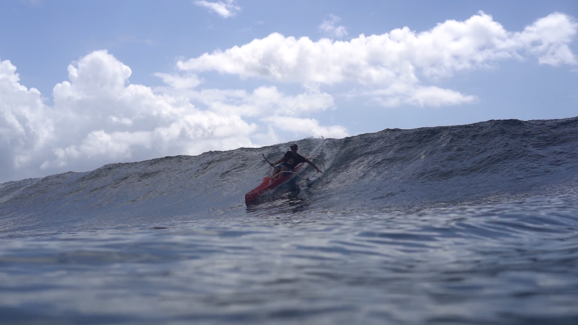 HINATEA BERNARDINO : RAMEUSE ET SURFEUSE