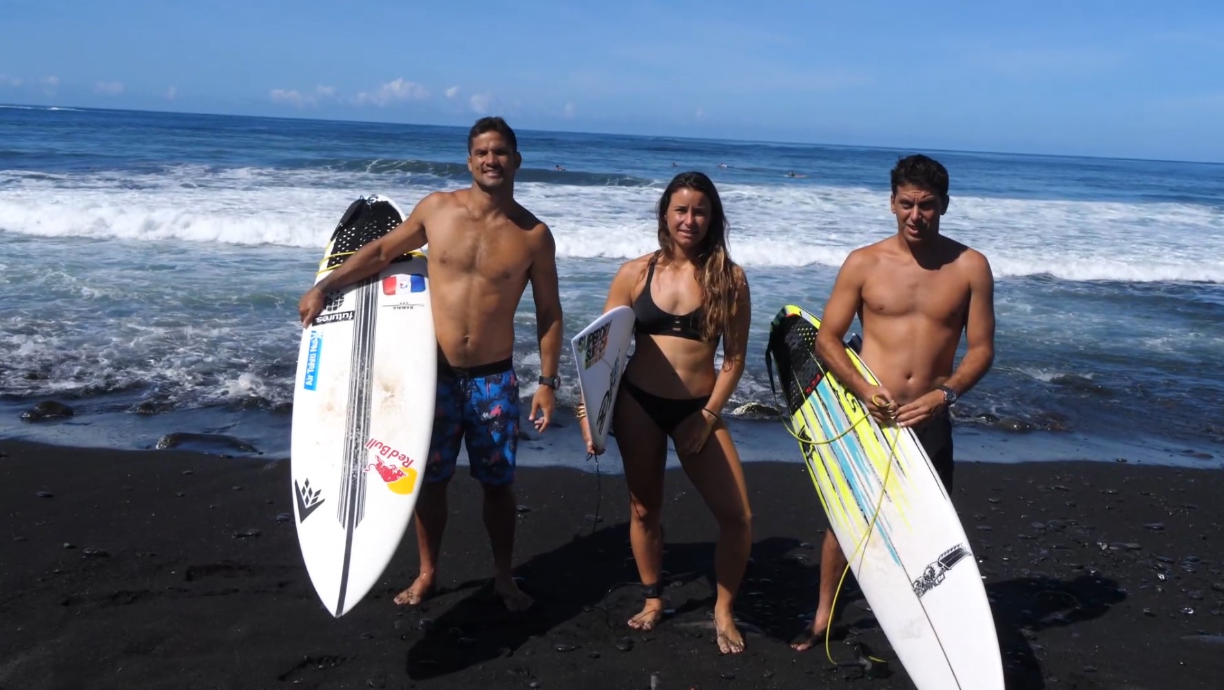 L'EQUIPE DE FRANCE DE SURF DE PASSAGE A TAHITI
