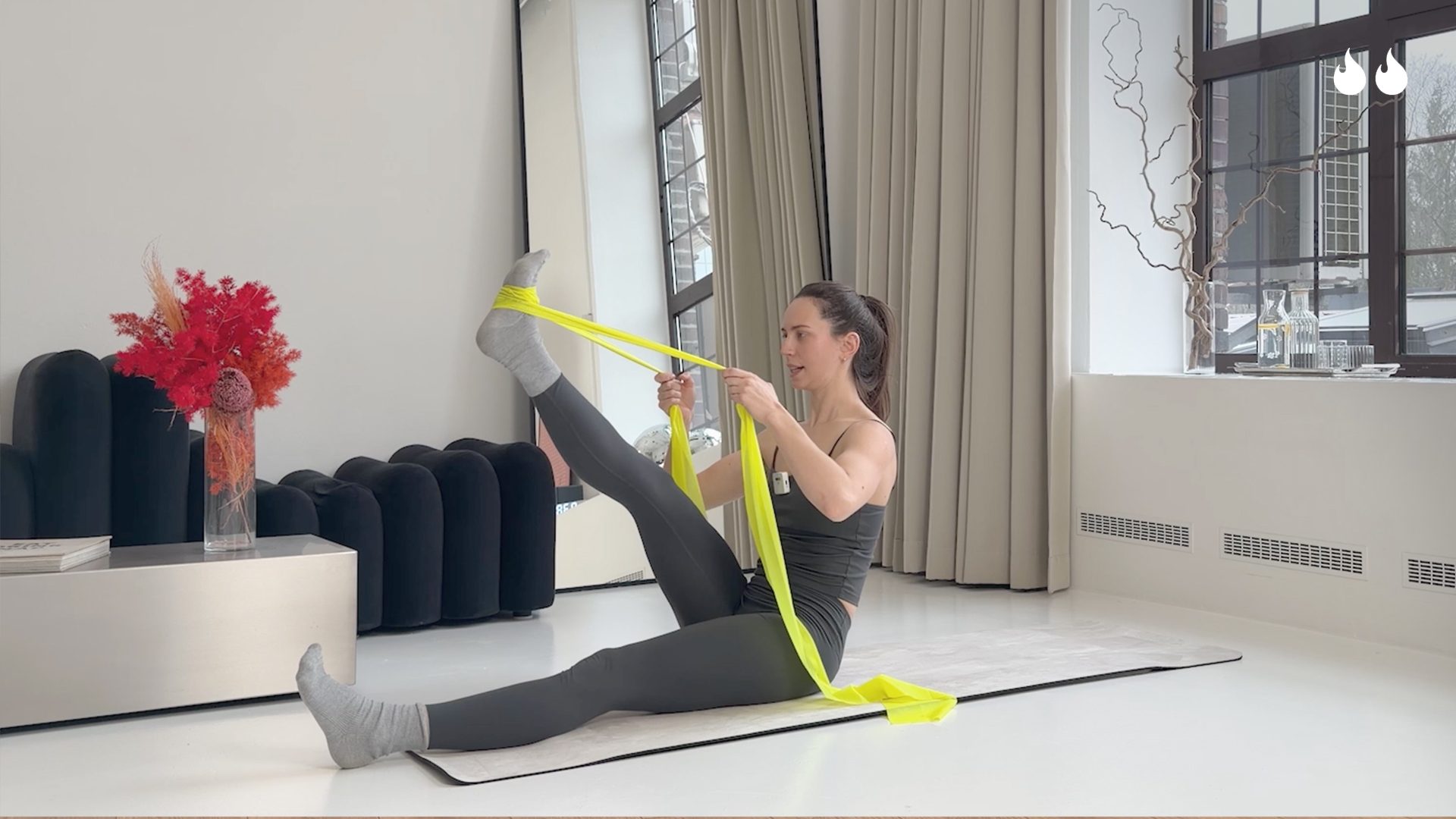Pilates z taśmą – Paulina Nowicka