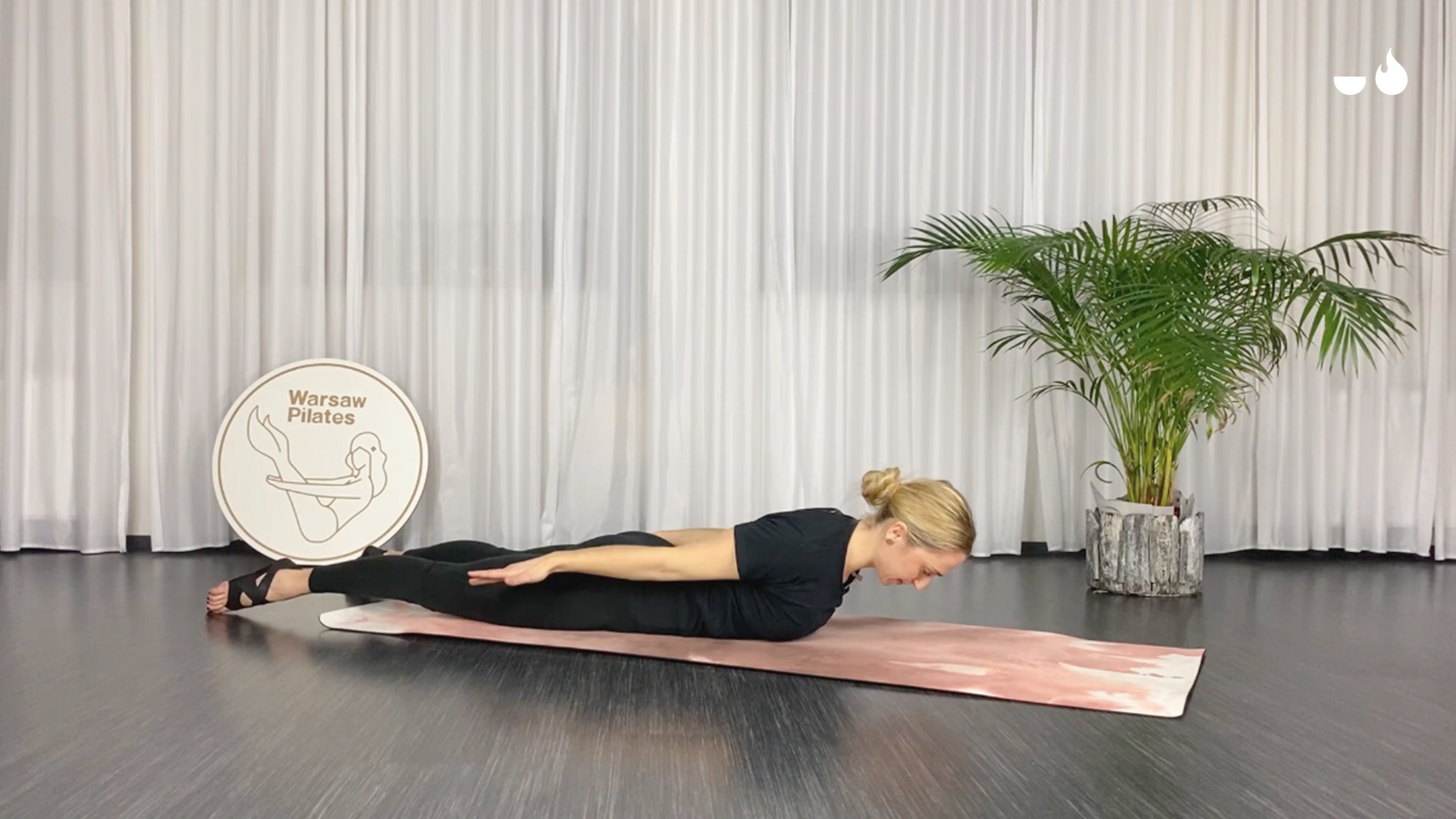 Pilates dla klatki i barków – Anna Wodrowska