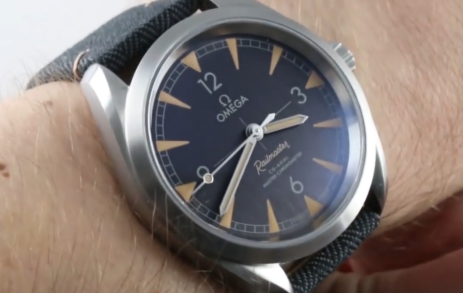 Omega Seamaster Railmaster 220.12.40.20.01.001 Review