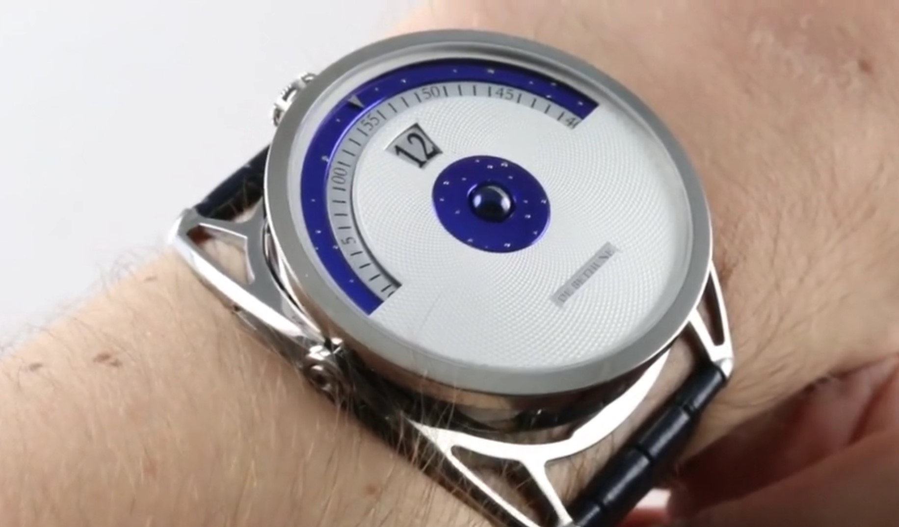 De Bethune DB28 Digitale Jump Hour (DB28DN) Review