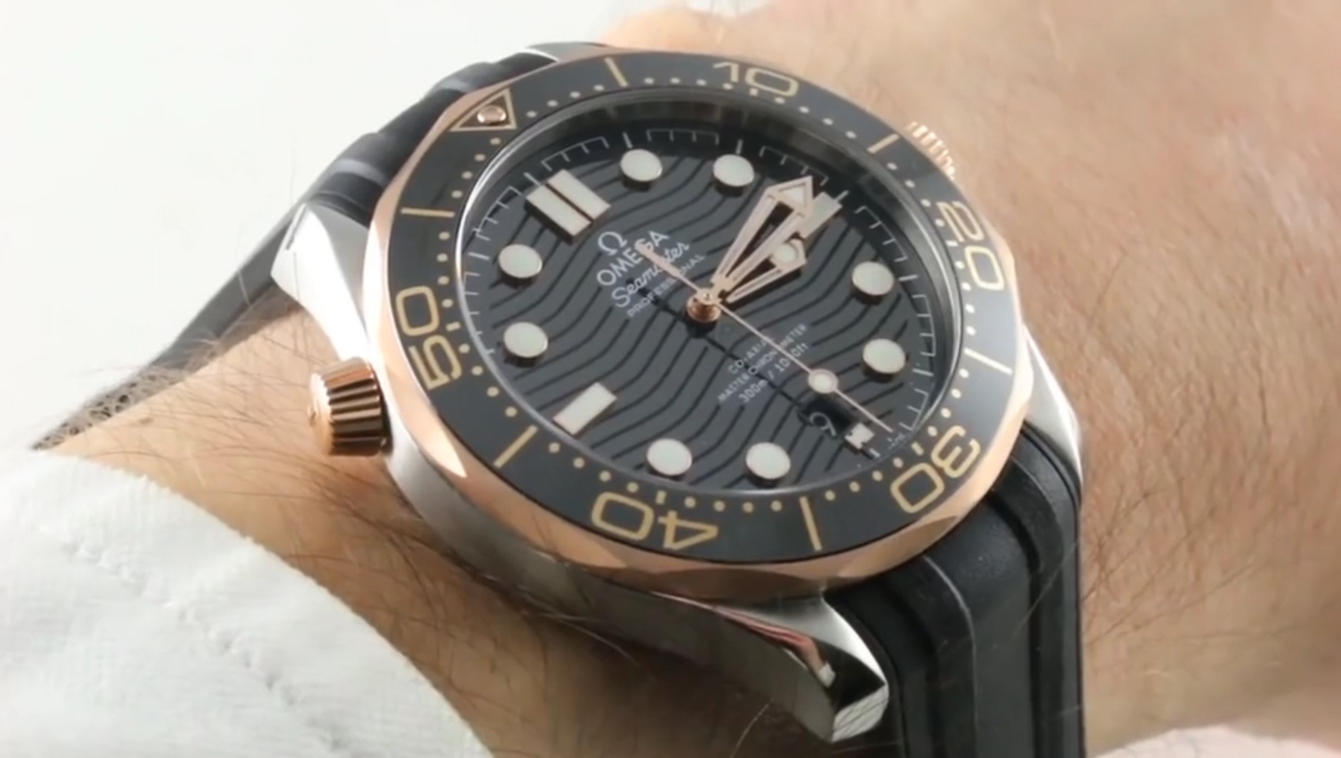 2018 Omega Seamaster Diver 300M (Sedna Gold/Steel) 210.22.42.20.01.002 Review