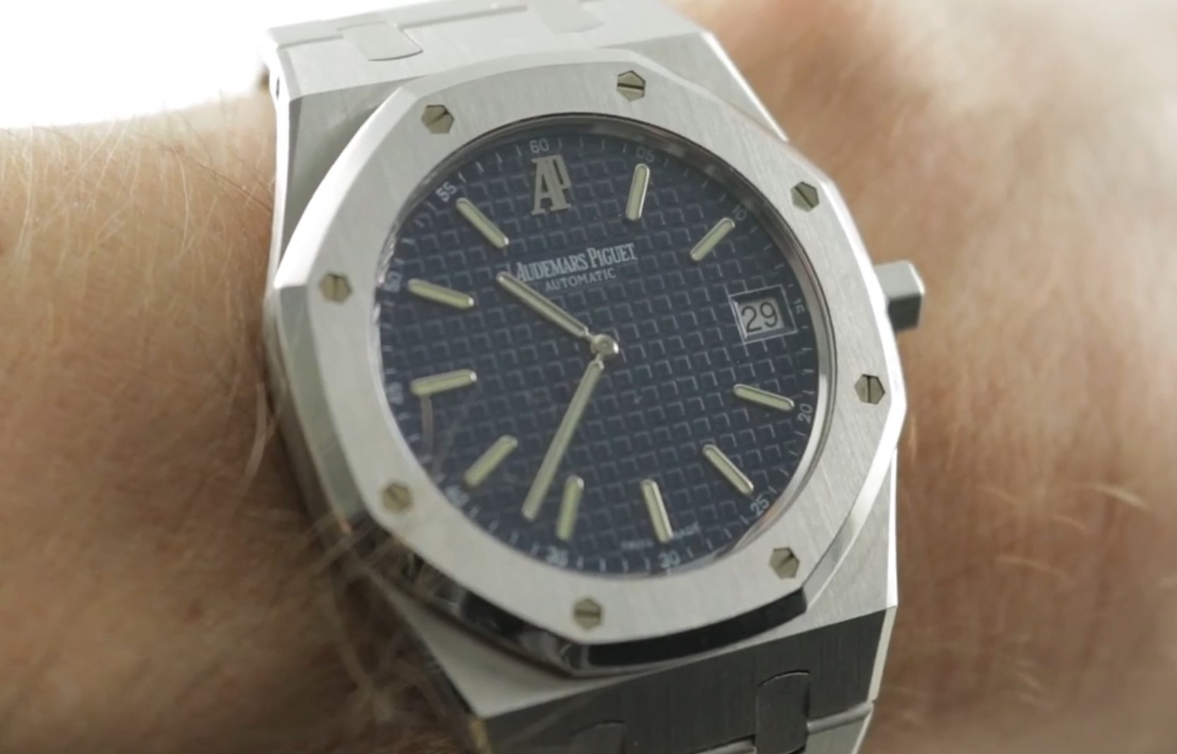 Audemars Piguet Royal Oak "Jumbo" Extra-Thin (15202ST.OO.0944ST.03) Review