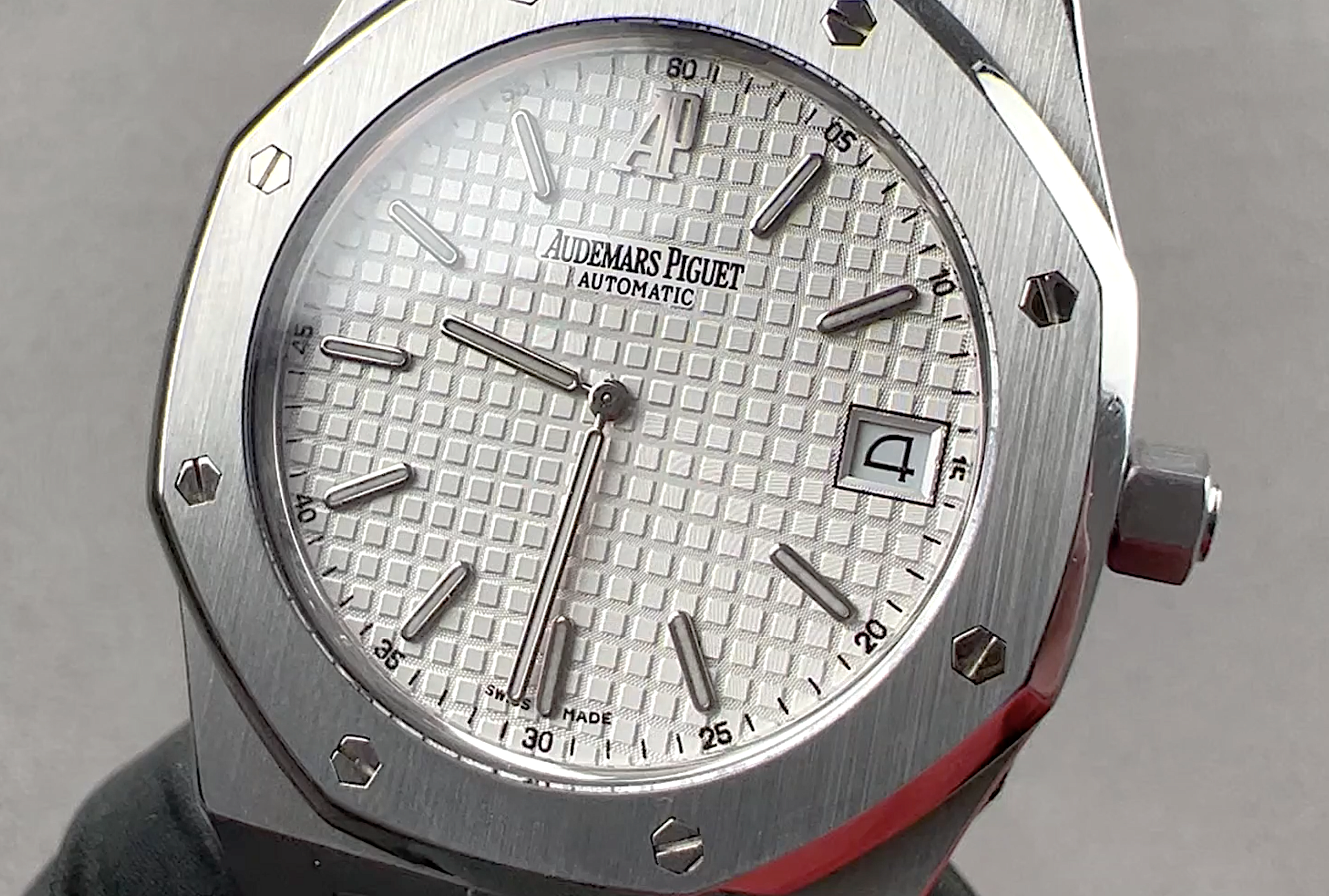 Audemars Piguet Royal Oak "Jumbo" Extra-Thin 15202ST.OO.0944ST.01