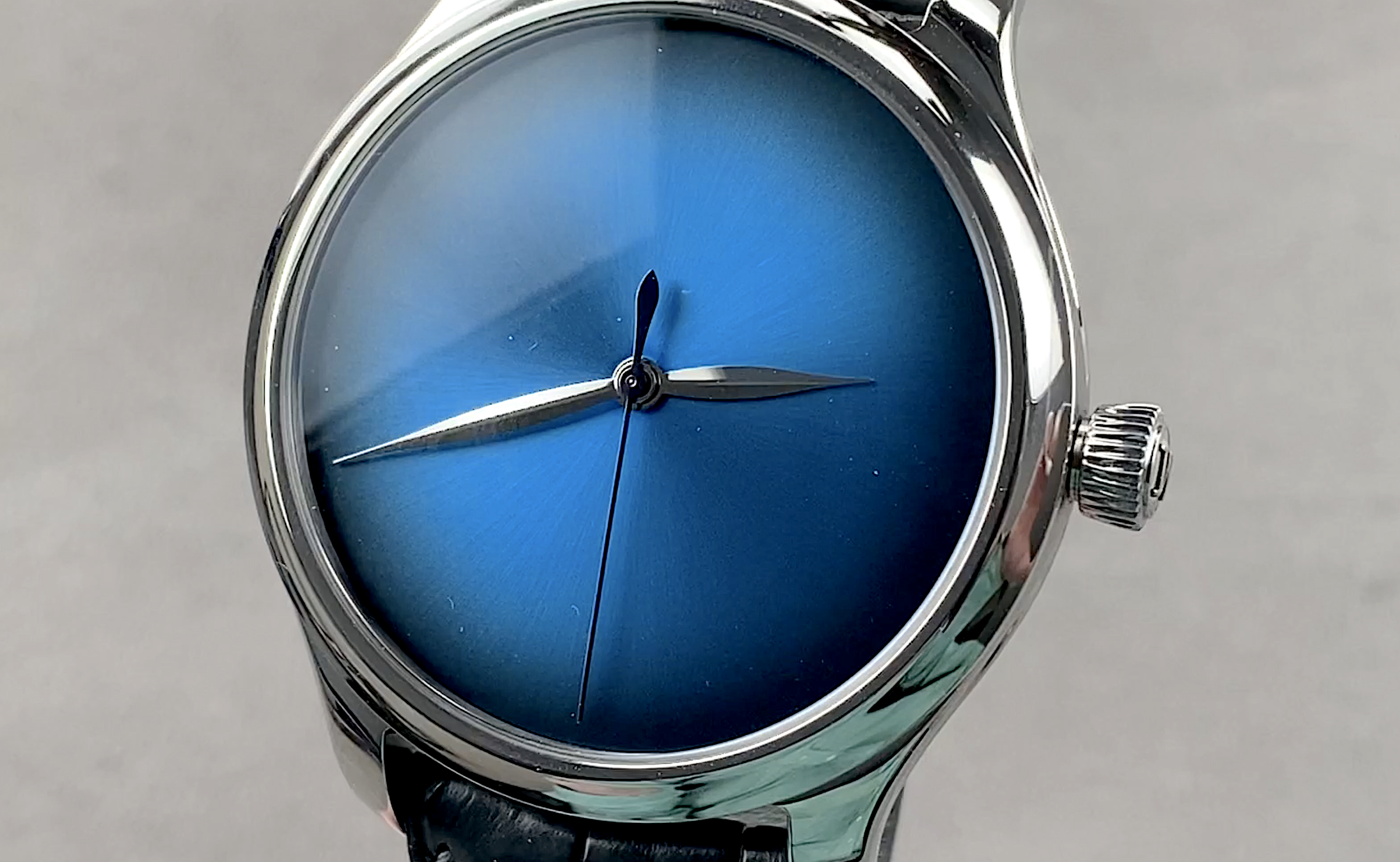H. Moser & Cie Endeavour Centre Seconds "Funky Blue" 1200-1218