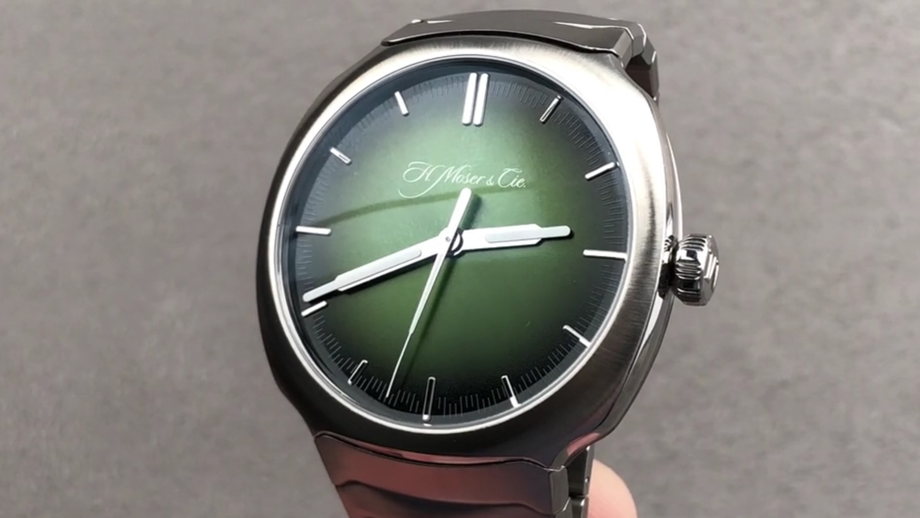 H. Moser Streamliner Centre Seconds Green Dial 6200-1200