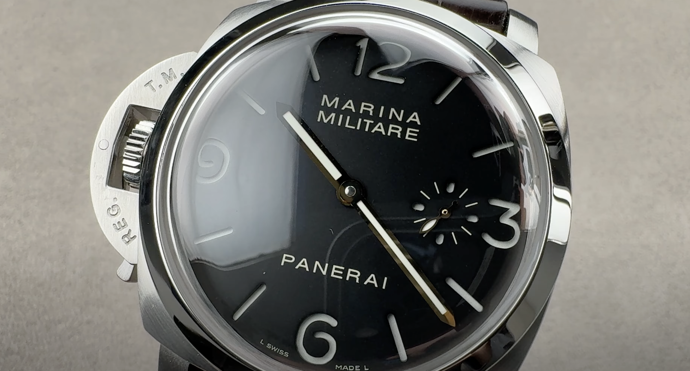 Panerai Luminor Marina Militare Destro (PAM 217) Panerai Watch Review