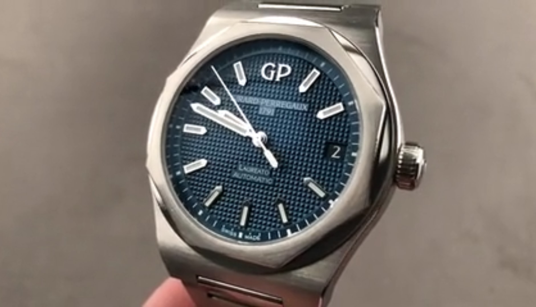 Girard Perregaux Laureato 81010-11-431-11A Review