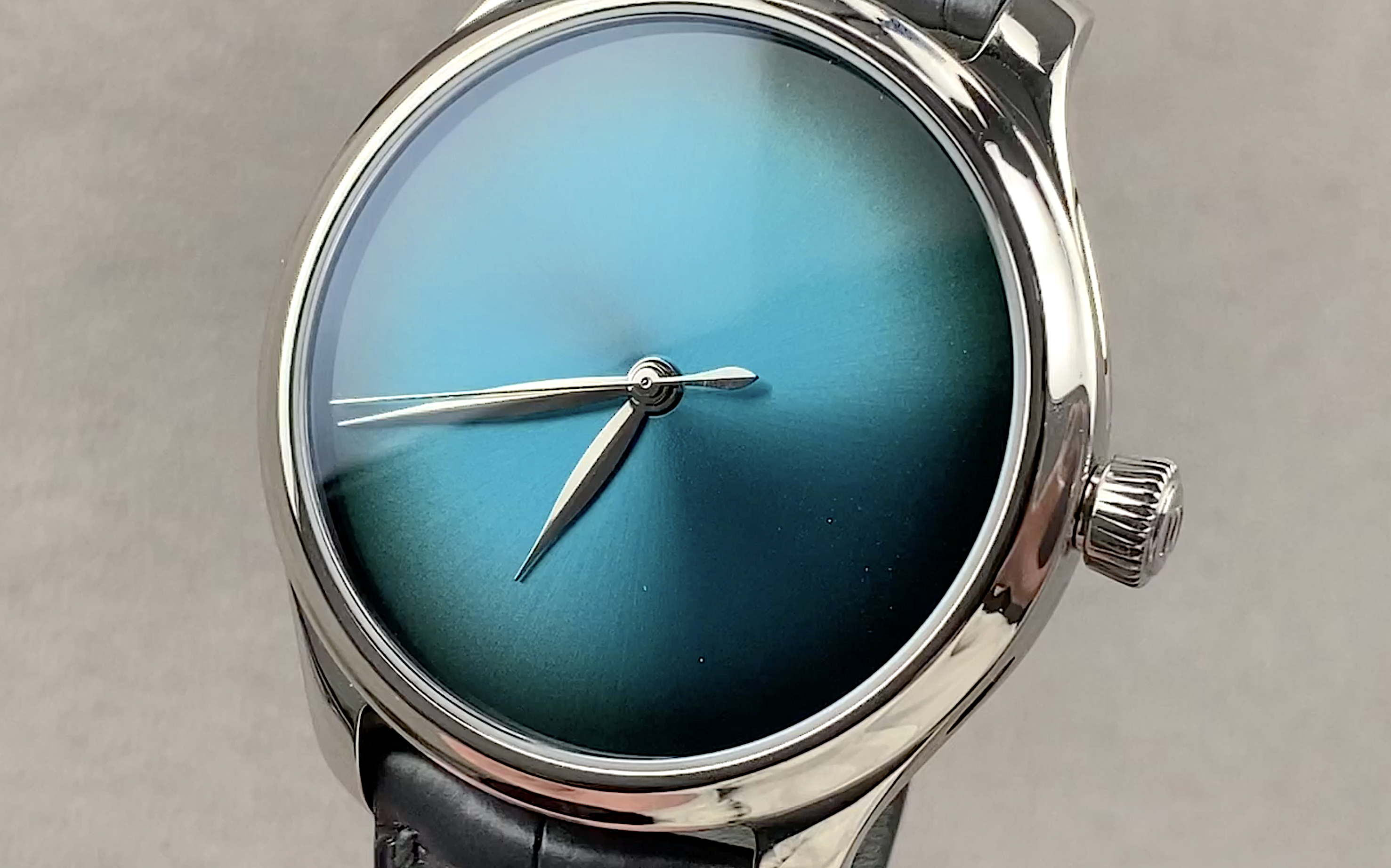 H. Moser & Cie Endeavour Centre Seconds "Blue Lagoon" 1200-1213