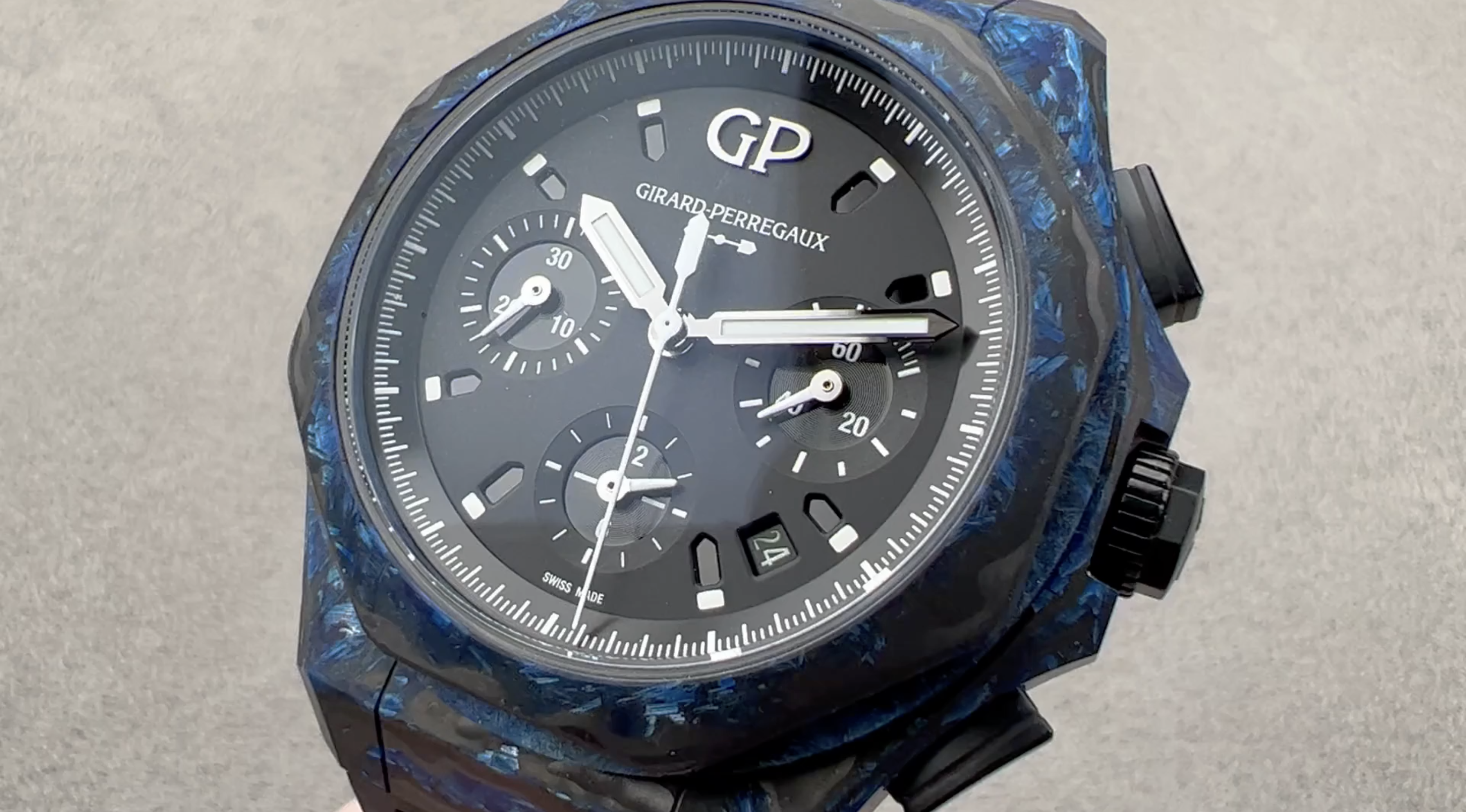 Girard-Perregaux Laureato Absolute Rock Blue Carbon 81060-36-691-FH6A