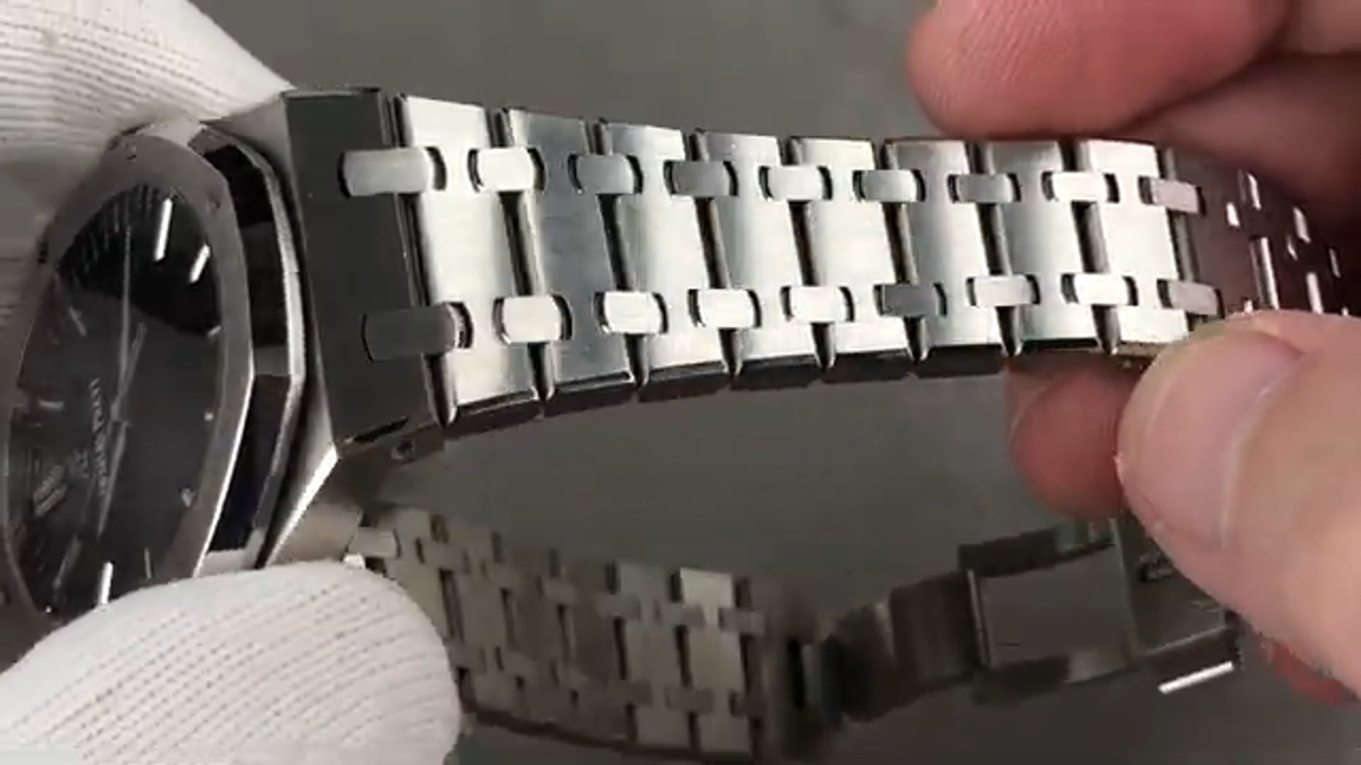 Audemars Piguet Royal Oak Automatic 15500ST.OO.1220ST.03 Review