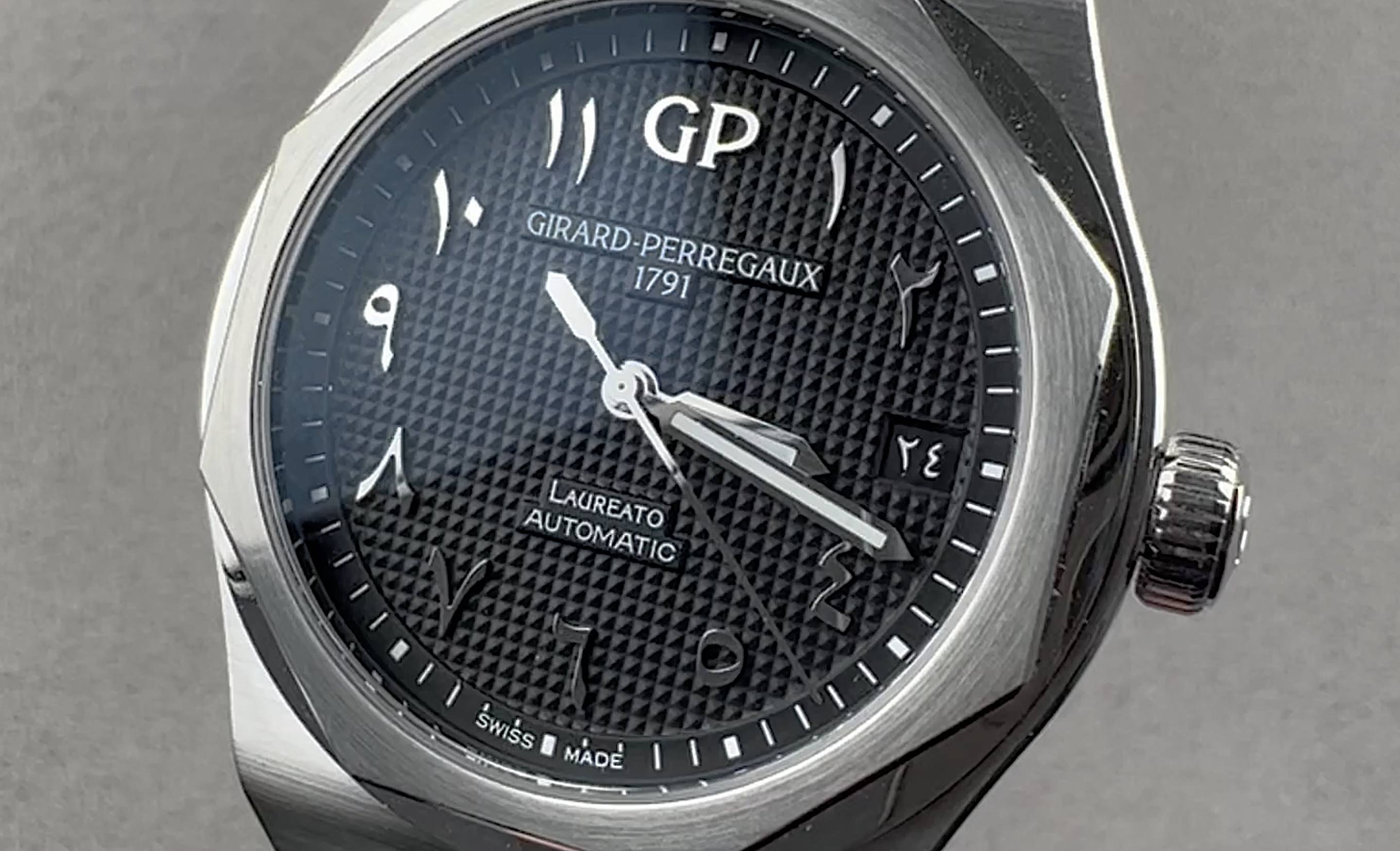 Girard-Perregaux Laureato Limited Edition 81010-11-1750-11A