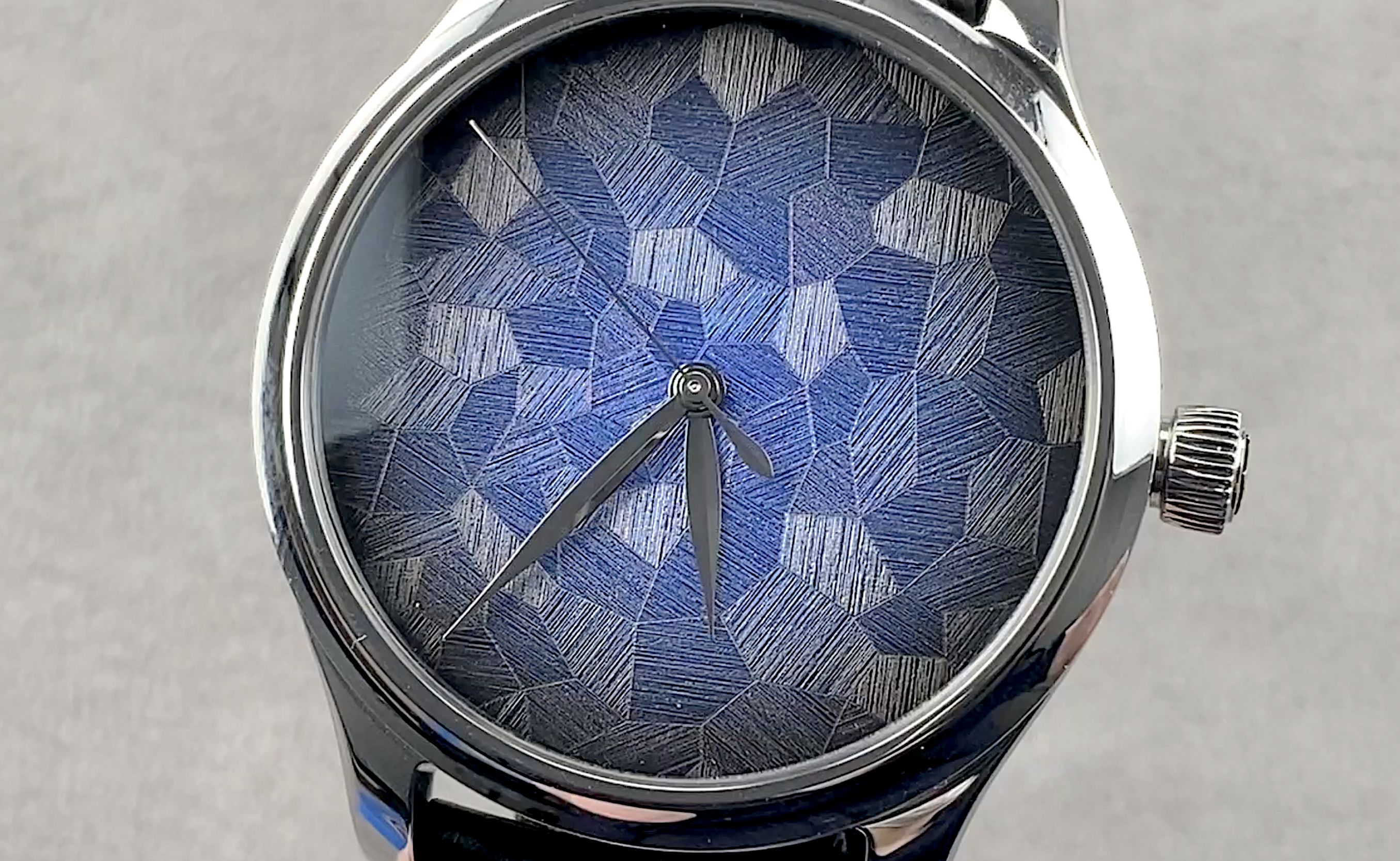 H. Moser Endeavour Centre Seconds 1200-1220 Limited Edition Mosaic Blue Fume