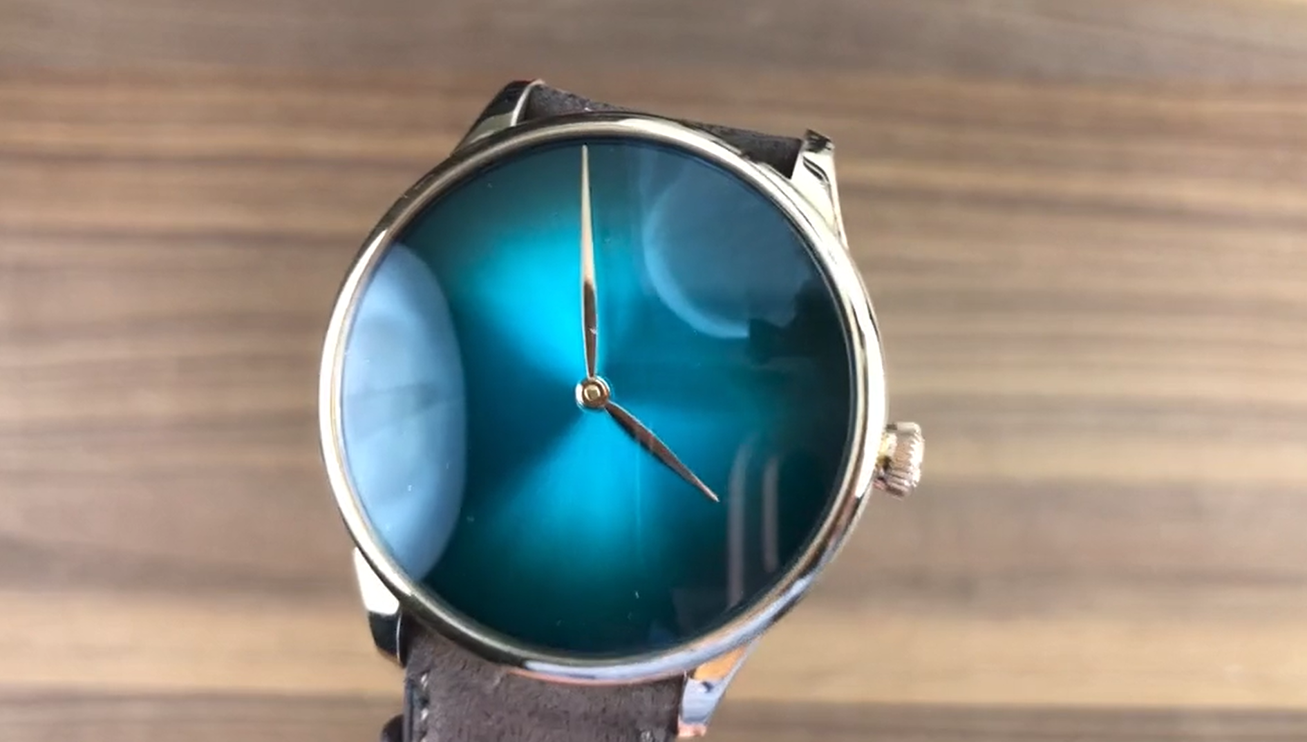 H. Moser & Cie. Venturer Concept "Blue Lagoon" 2327-0406 Review