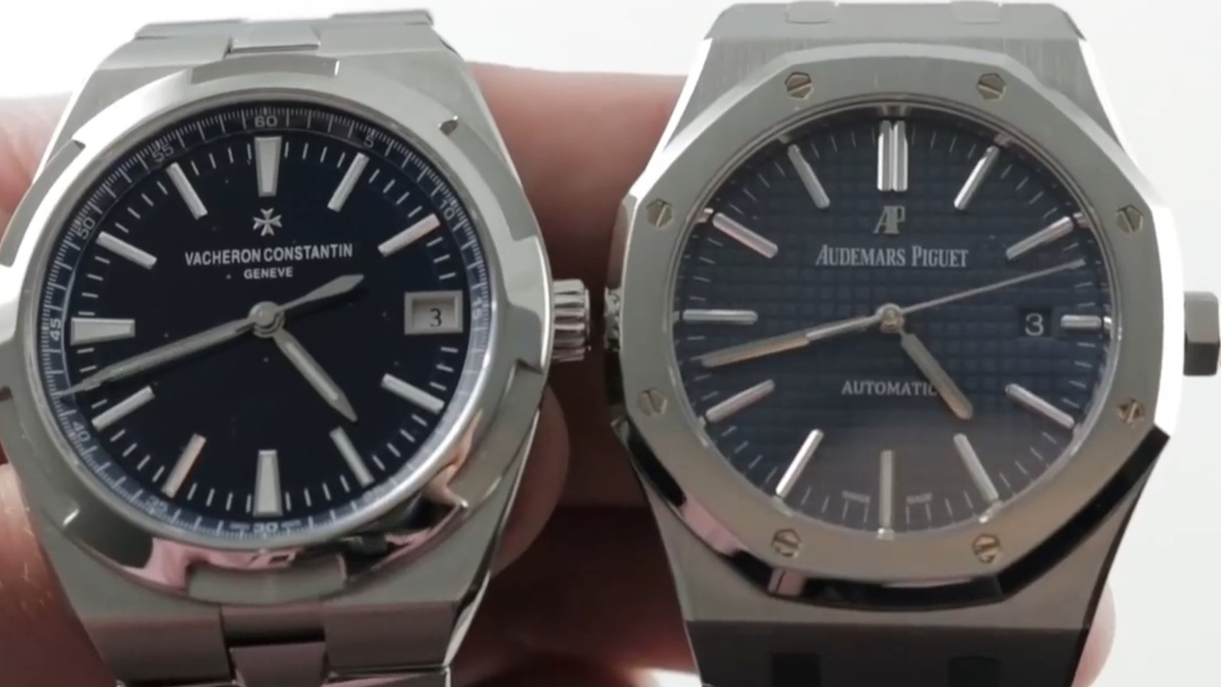 Vacheron Overseas 4500V/110A-B128 vs. AP Royal Oak 15400ST.OO.1220S