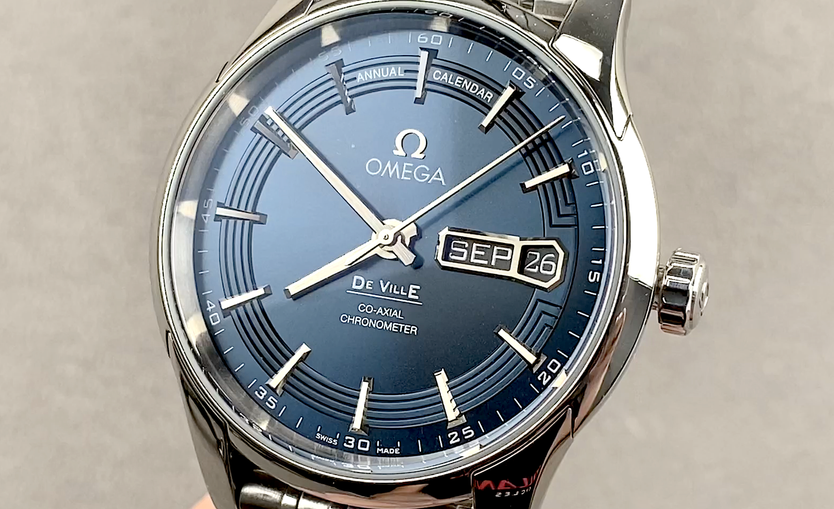 Omega De Ville Hour Vision Annual Calendar 431.33.41.22.03.001