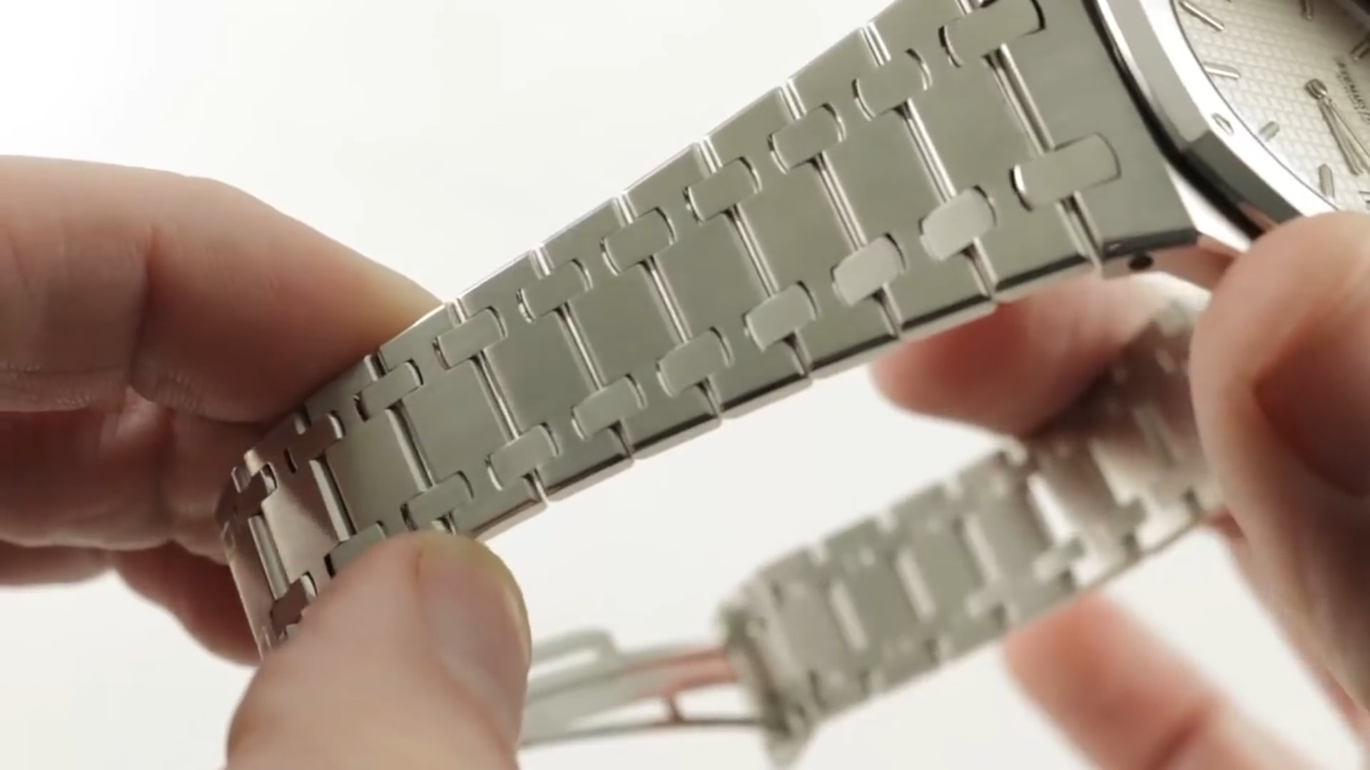 Audemars Piguet Royal Oak "Jumbo" Extra-Thin (15202ST.OO.0944ST.01) Review