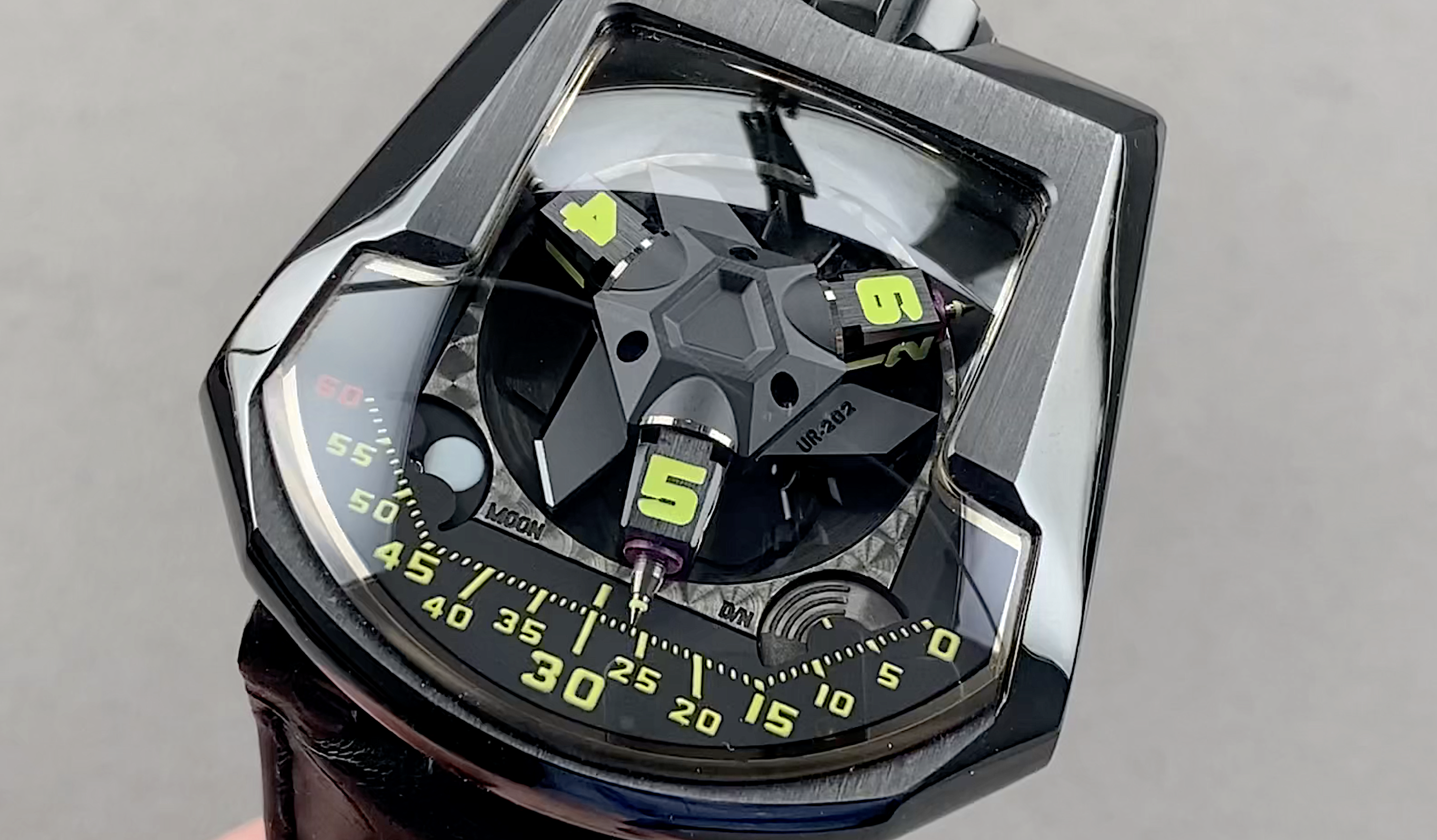 Urwerk UR-202 DLC Black Platinum