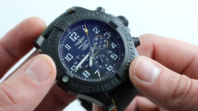Breitling Avenger Hurricane 12H Breit...