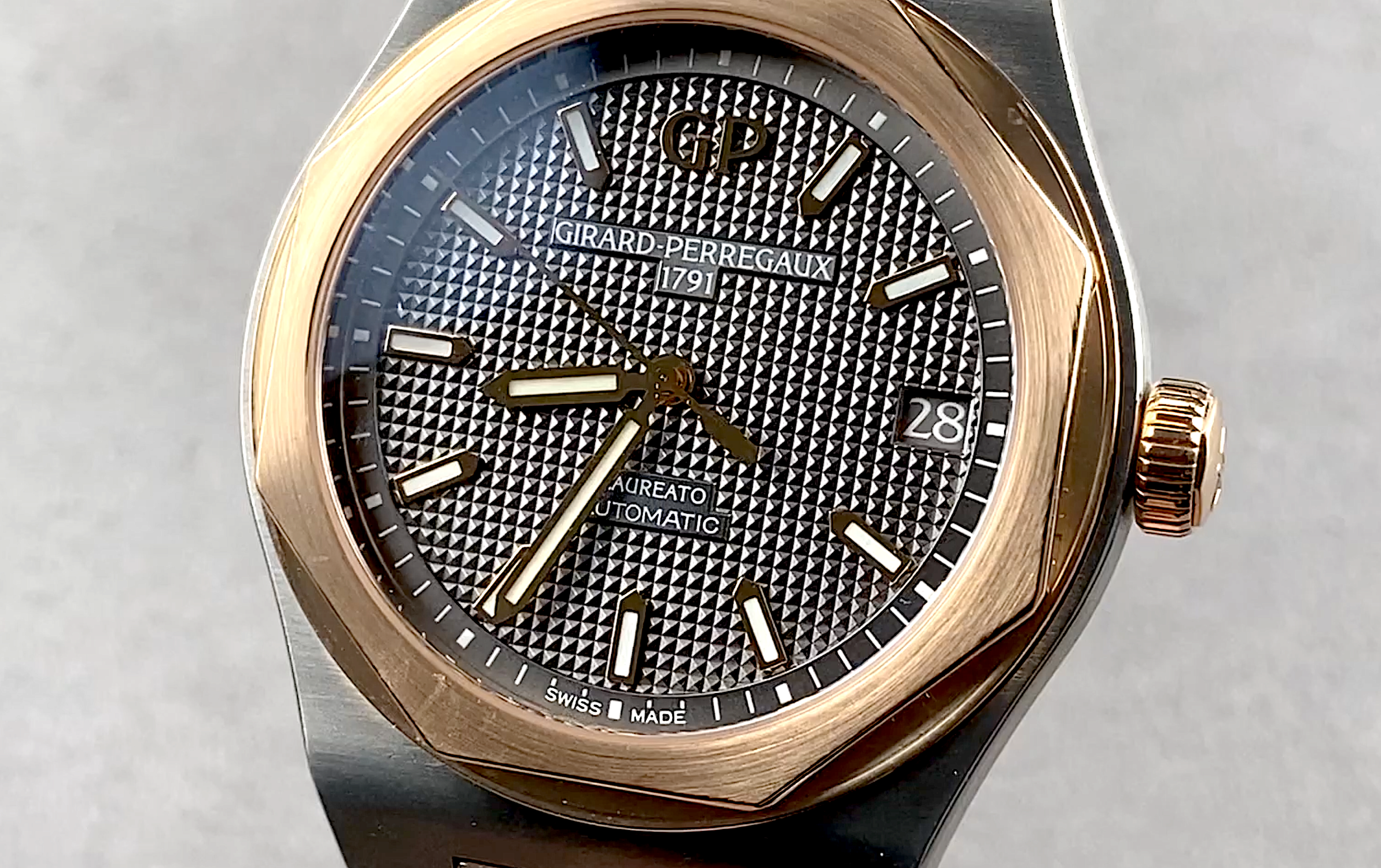 Girard-Perregaux Laureato 81010-26-232-26A