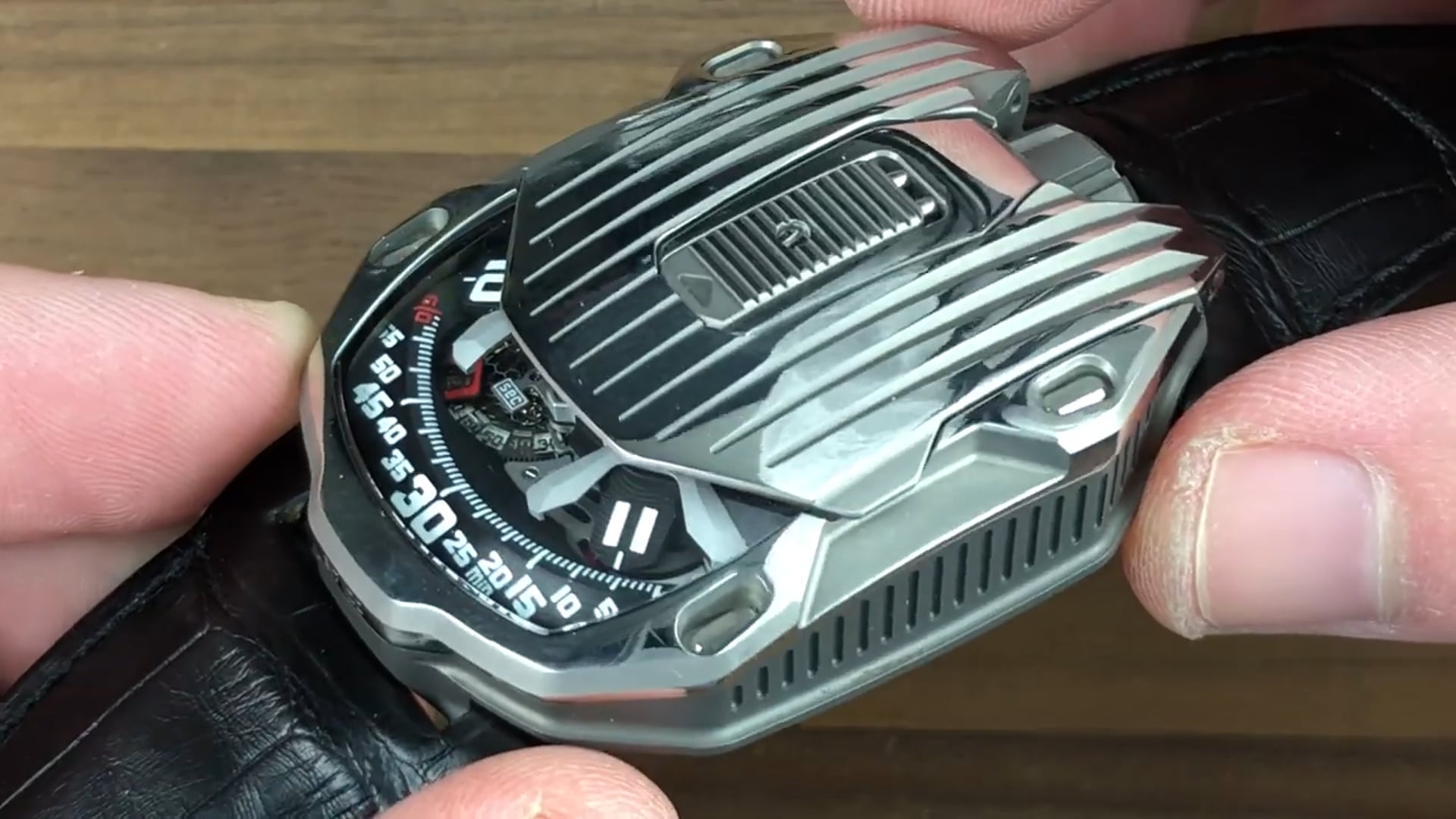 Urwerk UR-105 Streamliner (Pop Top Convertible) Review