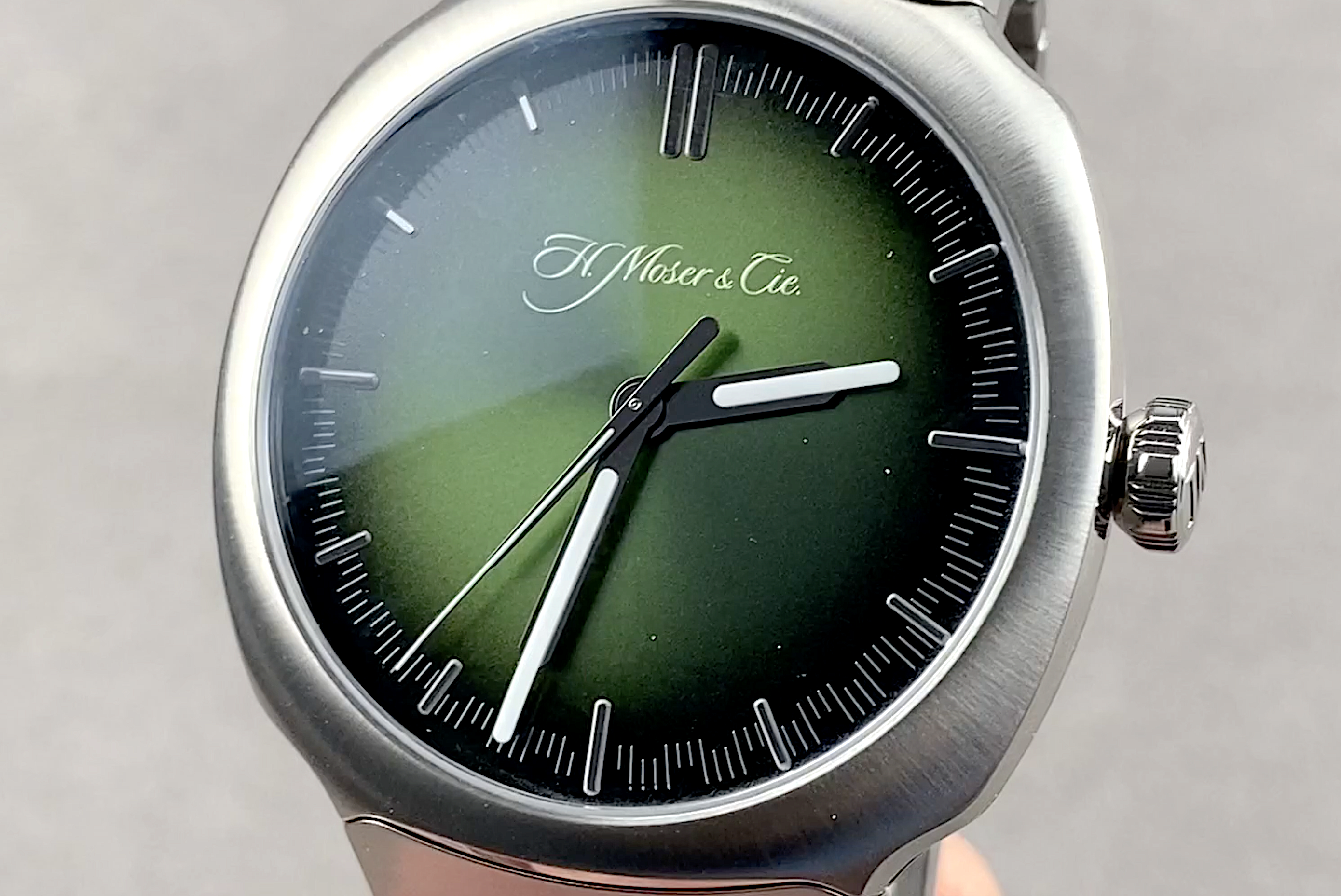 H. Moser & Cie Streamliner Centre Seconds Green Dial 6200-1200 Review