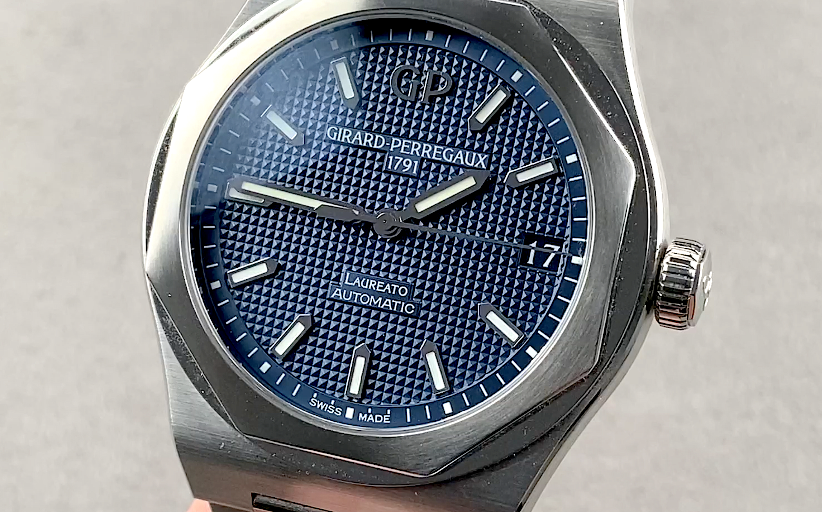 Girard-Perregaux Laureato 81010-11-431-11A