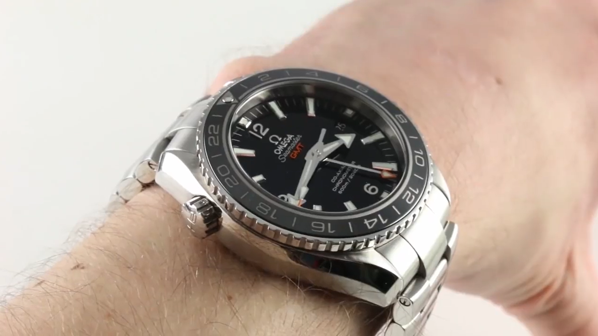 Omega Seamaster Planet Ocean GMT 232.30.44.22.01.001 Review