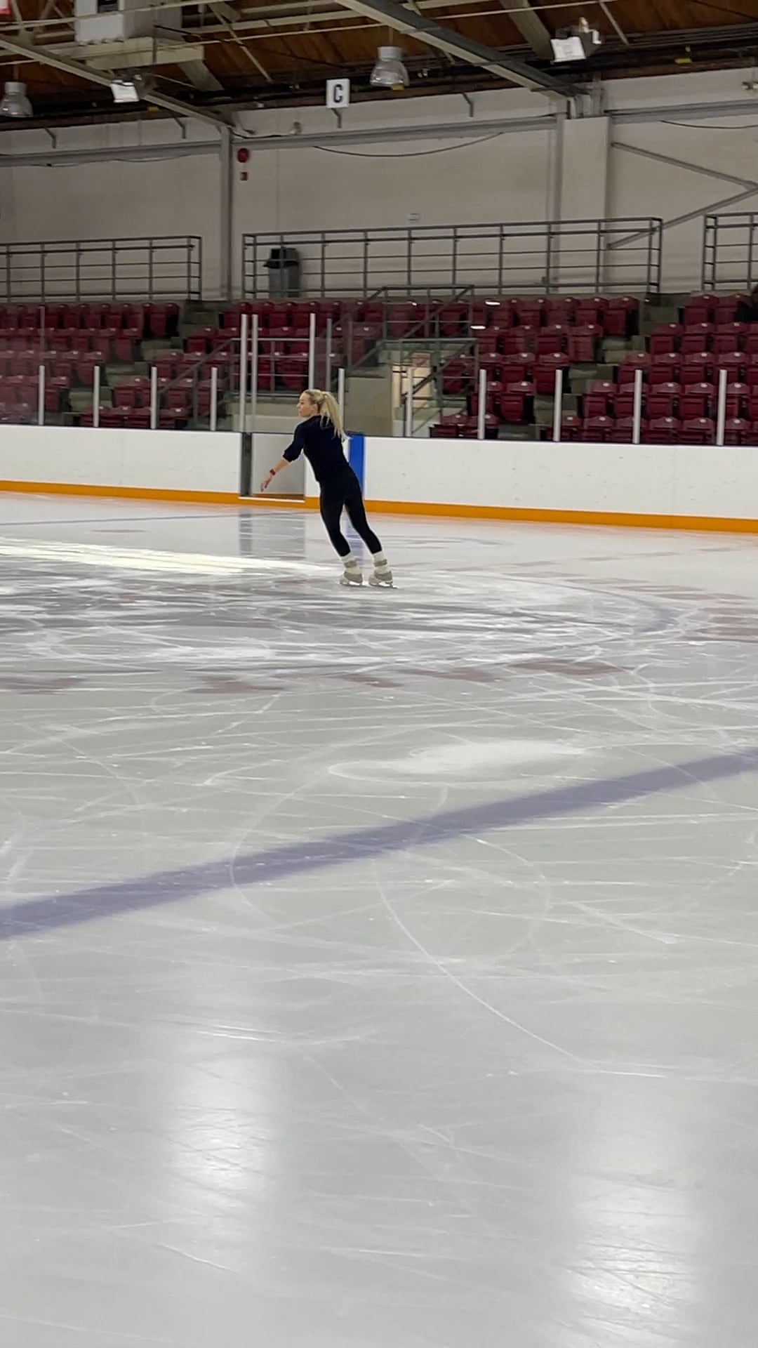 Foundation-Advanced: On-ice double loop from backward crossovers demonstration