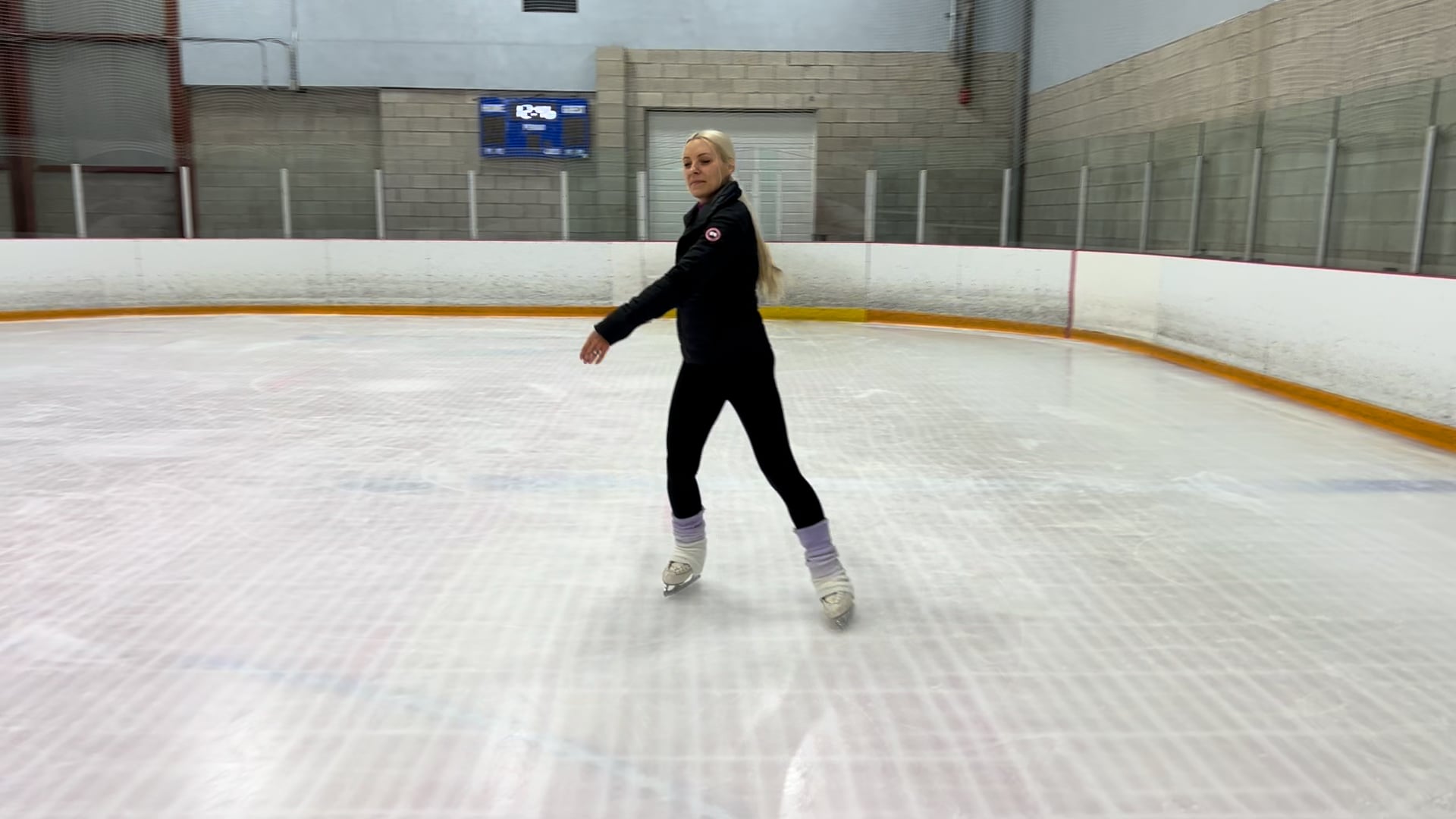 Backspin ankle clicks across the ice: Foundation-Elite